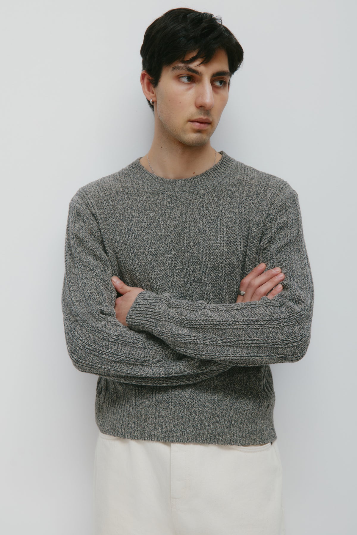 Pull à encolure rond en maille ouverte Nima pour homme en dark Slate