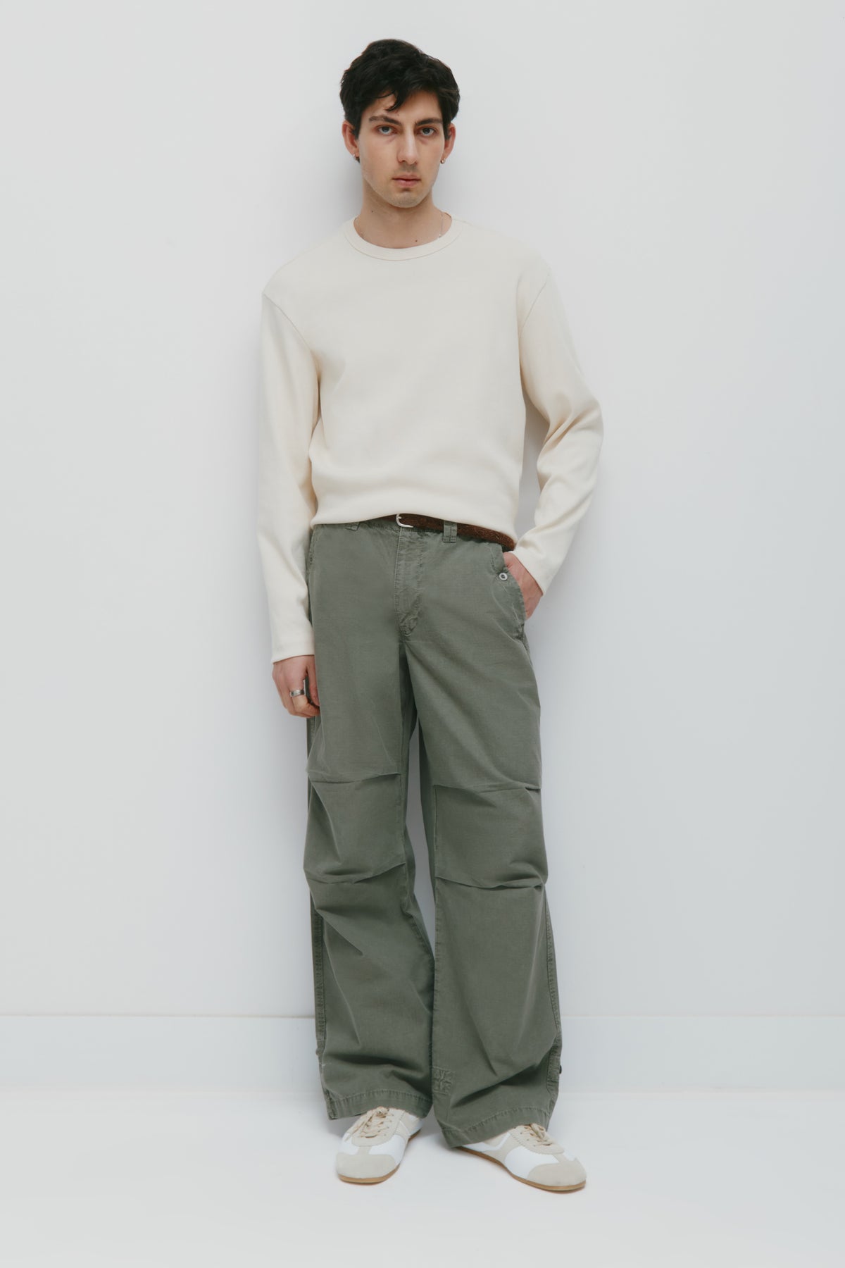 Model is 6’1” and is wearing a size 32.