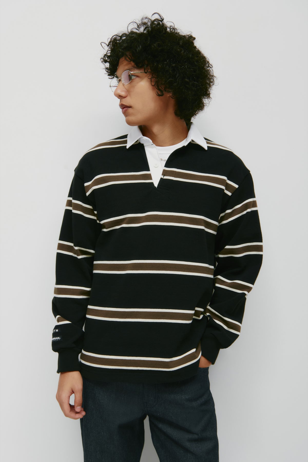 Model is 6’2” and is wearing a size M. 