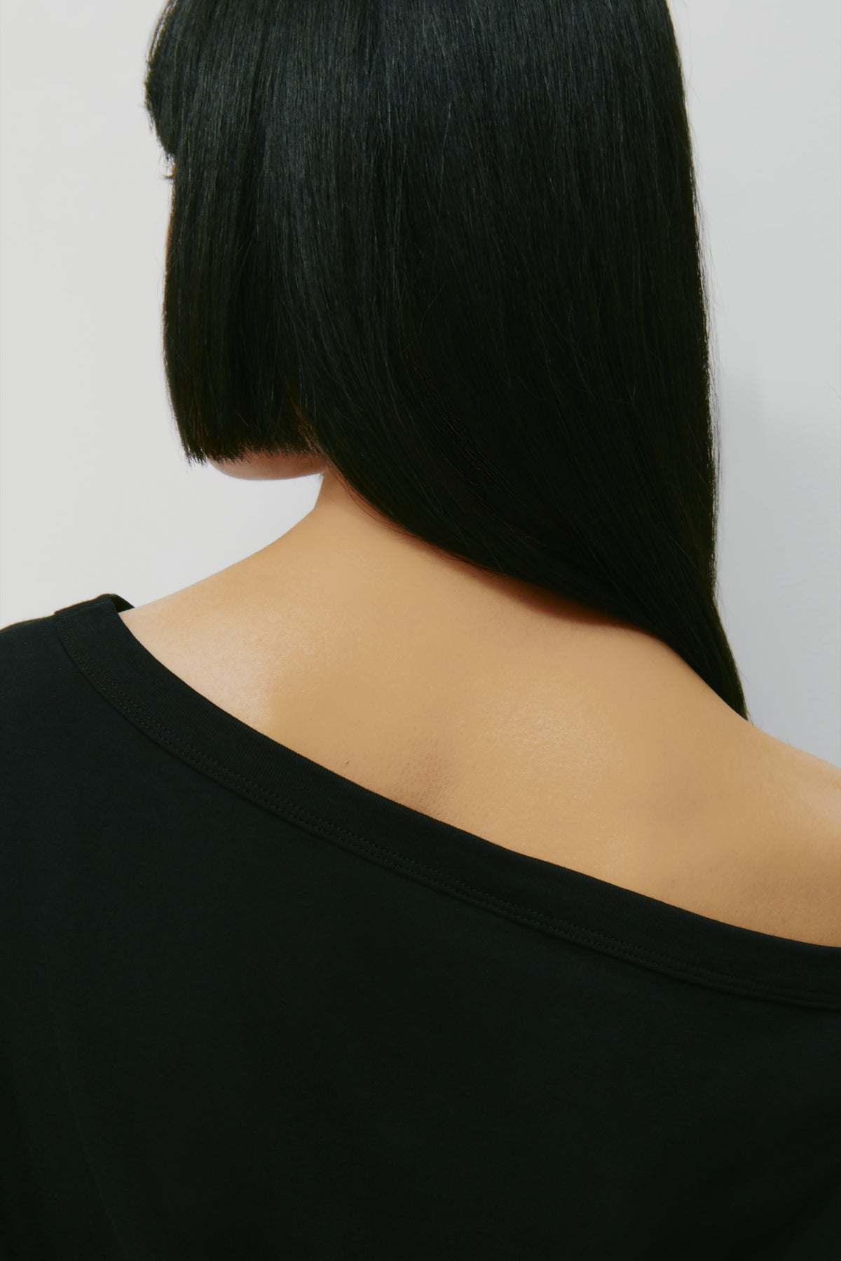 Tee-shirt à épaules dénudées pour femmes en noir
