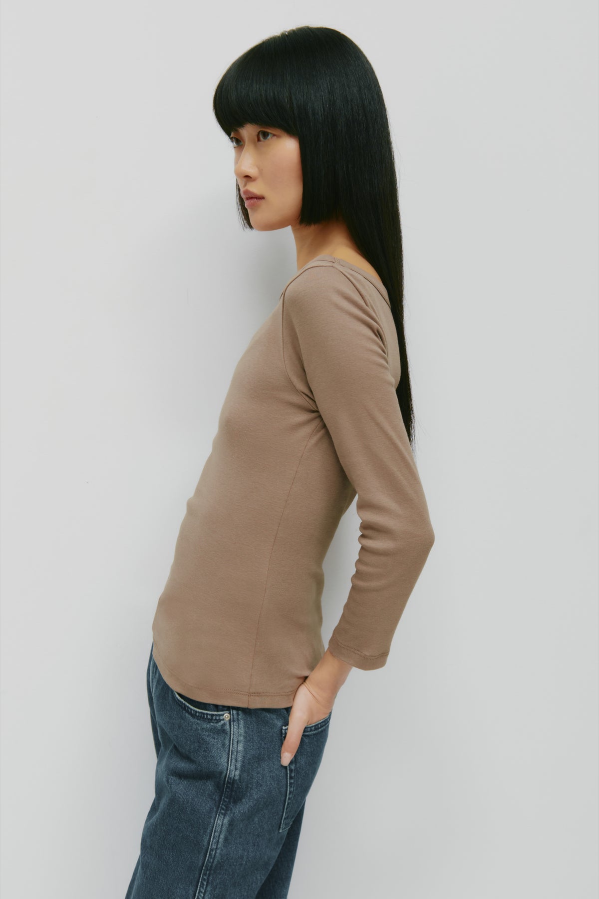 Haut à encolure bateau et manches 3/4 pour femme en taupe