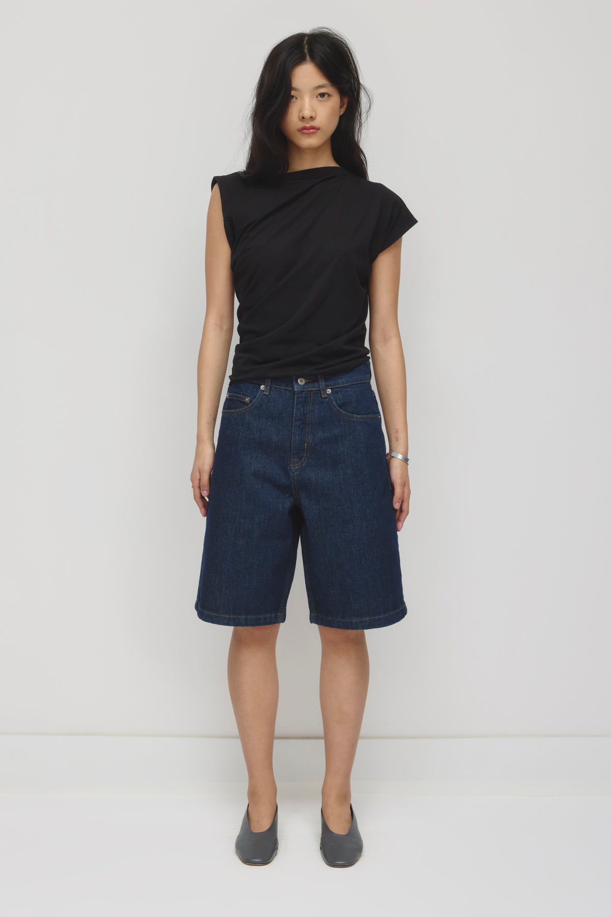 Model is 5’8” and is wearing a size 27.