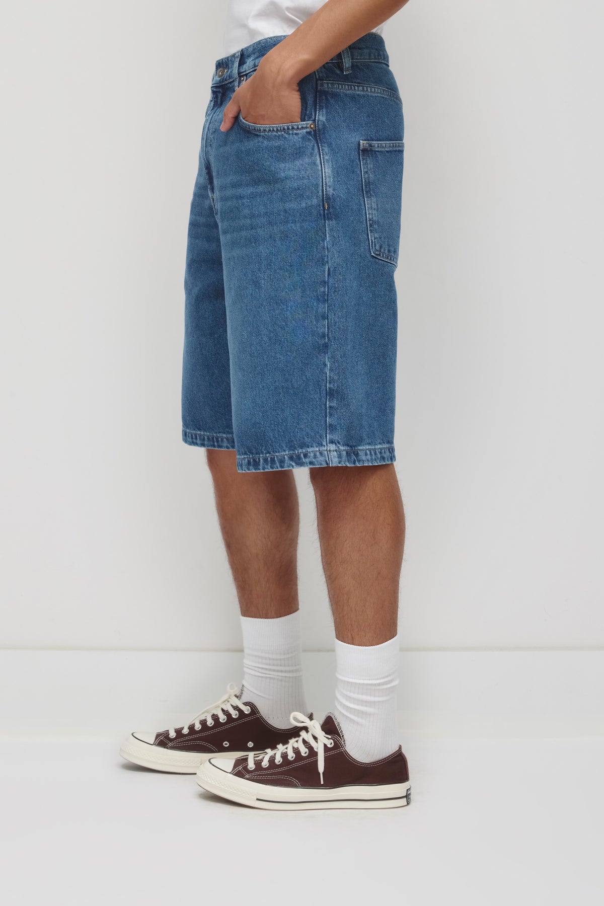 Unisex Antifit Denim Shorts in Medium Wash