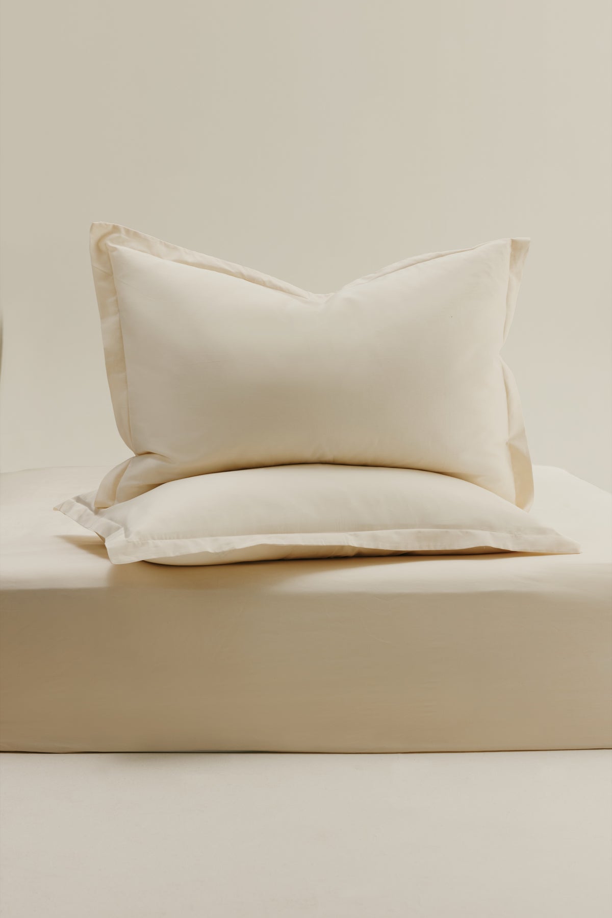 Ensemble housse de couette et taies décoratives en naturel