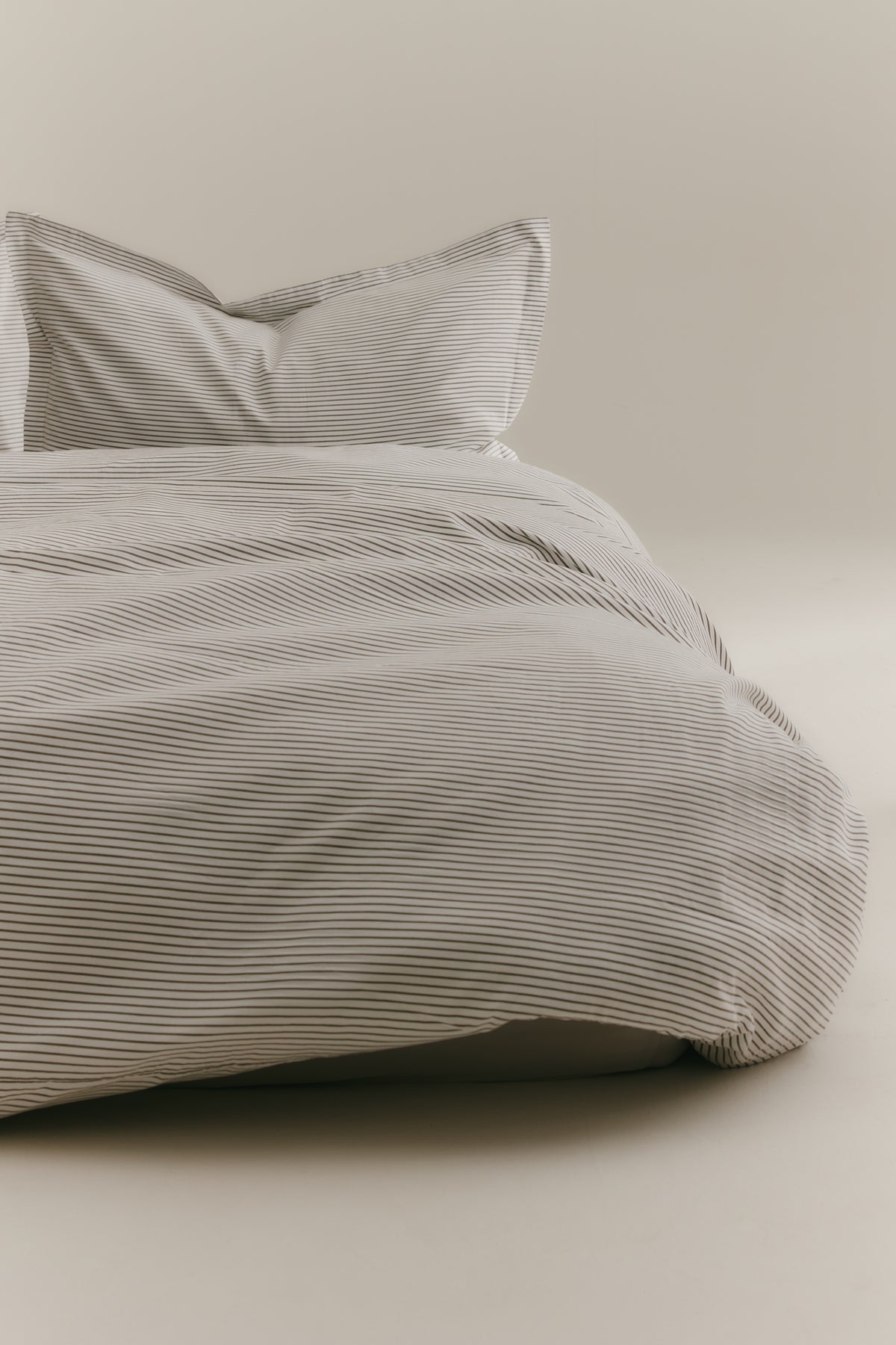 Housse de couette et taies décoratives en olive/Blanc Microstripe