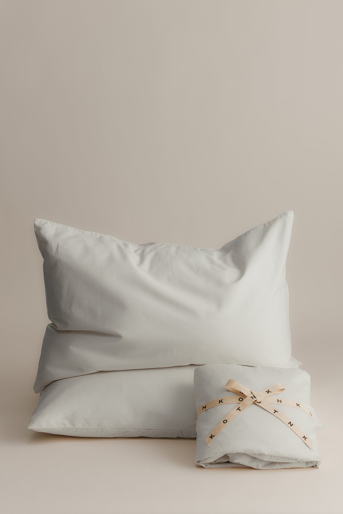 Ensemble drap-housse et taie d'oreiller en blanc