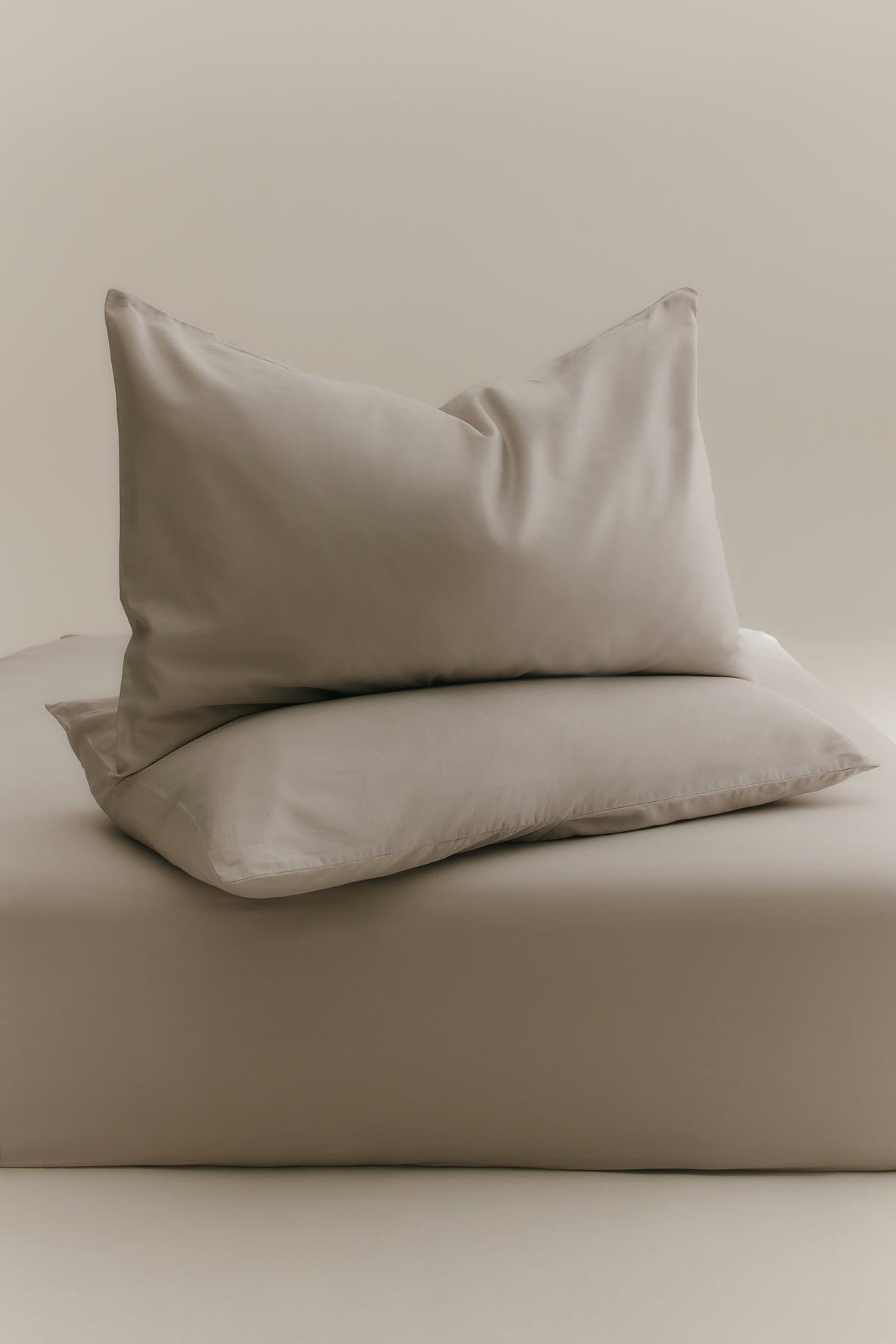 Fitted Sheet and Pillowcase Set in Aluminum
