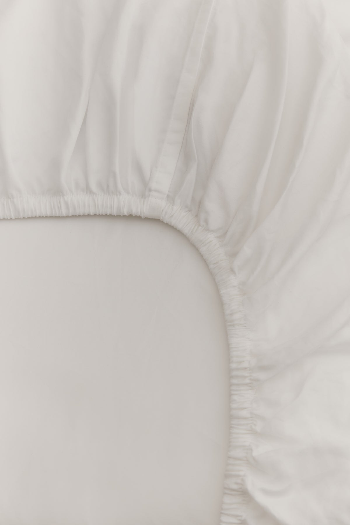 Ensemble drap-housse et taie d'oreiller en blanc