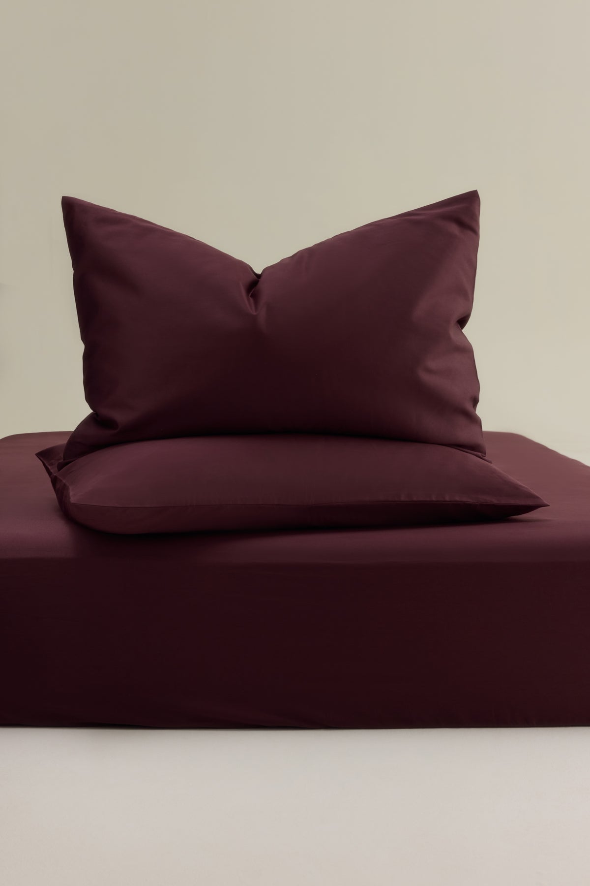 Ensemble drap-housse et taie d'oreiller en prune chocolat