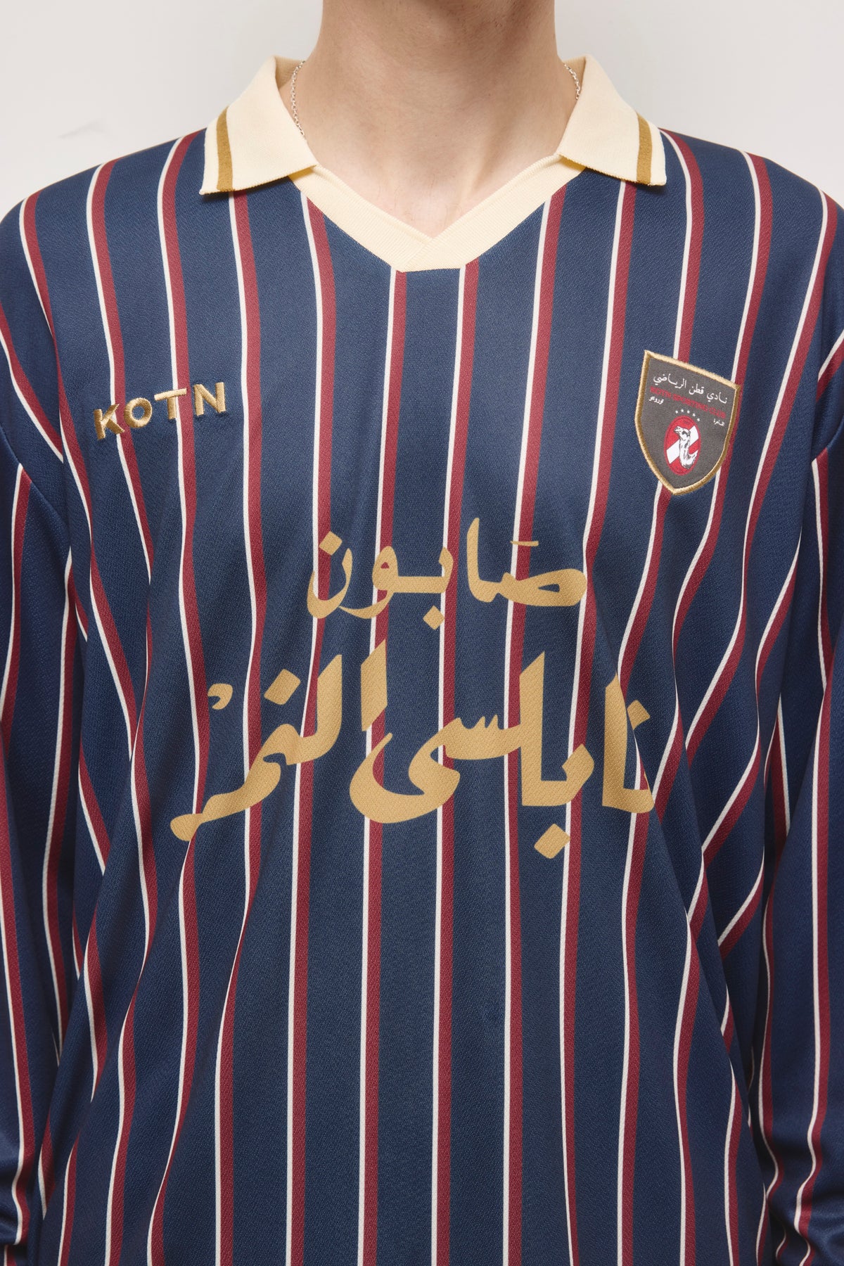 Maillot de football à manches longues Kotn en océan profond/Carmin/Bouleau
