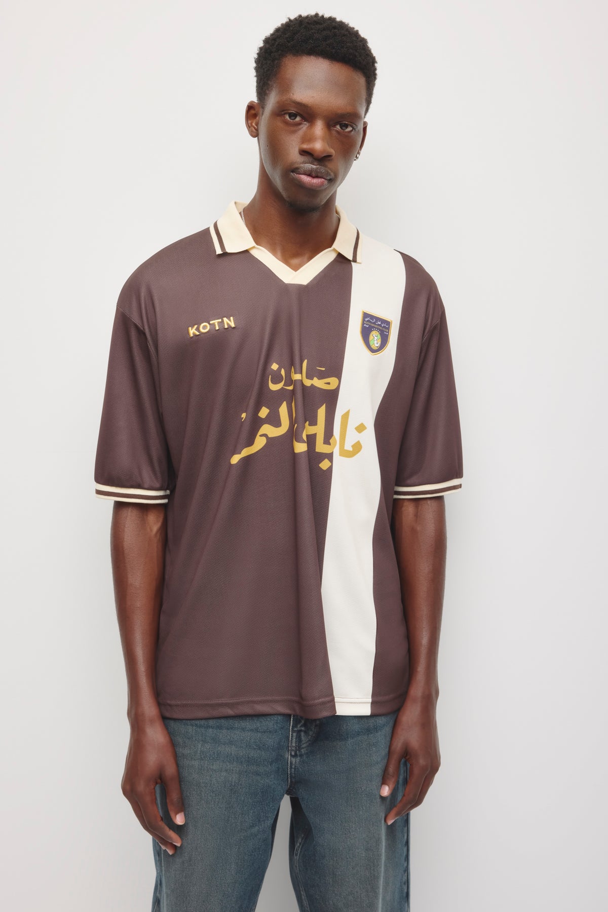 Maillot de football à manches courtes Kotn en espresso/Bouleau