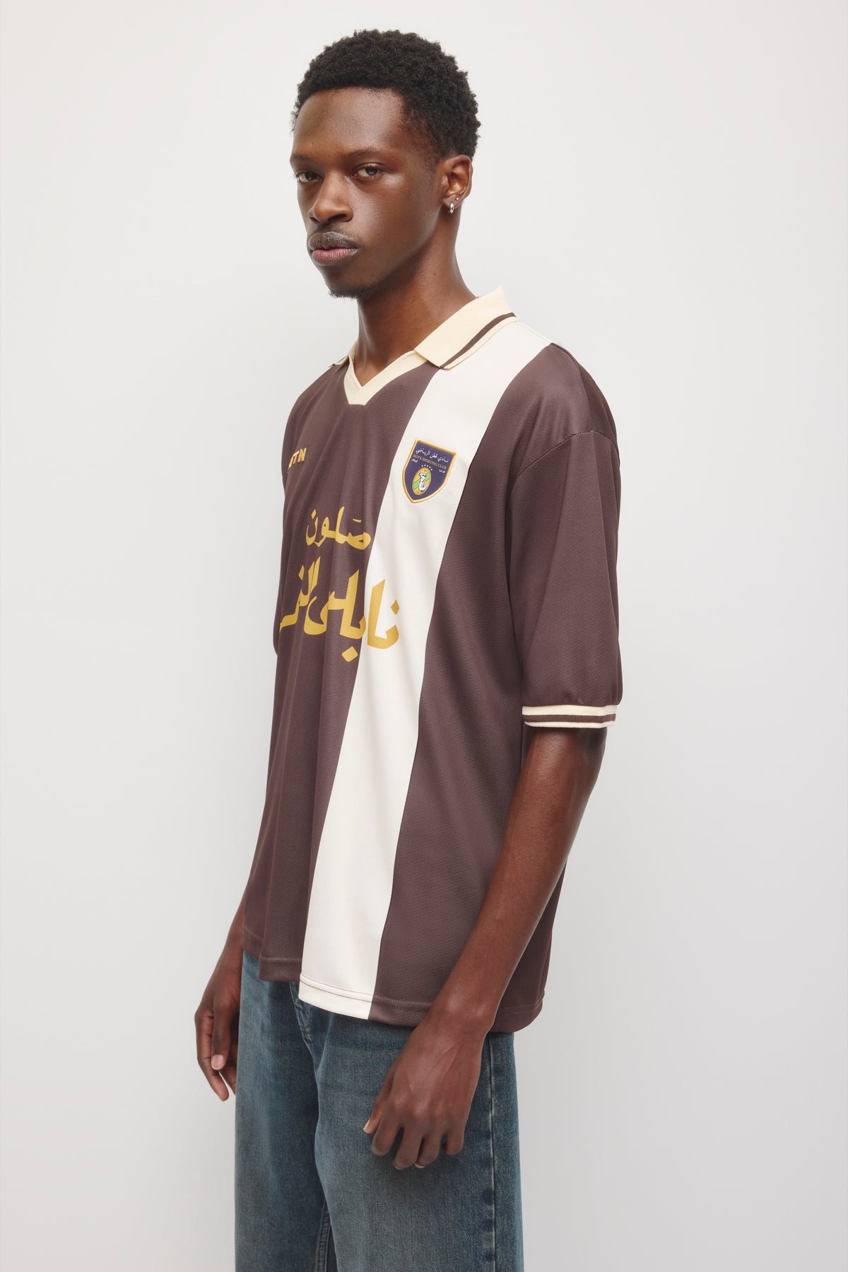 Maillot de football à manches courtes Kotn en espresso/Bouleau