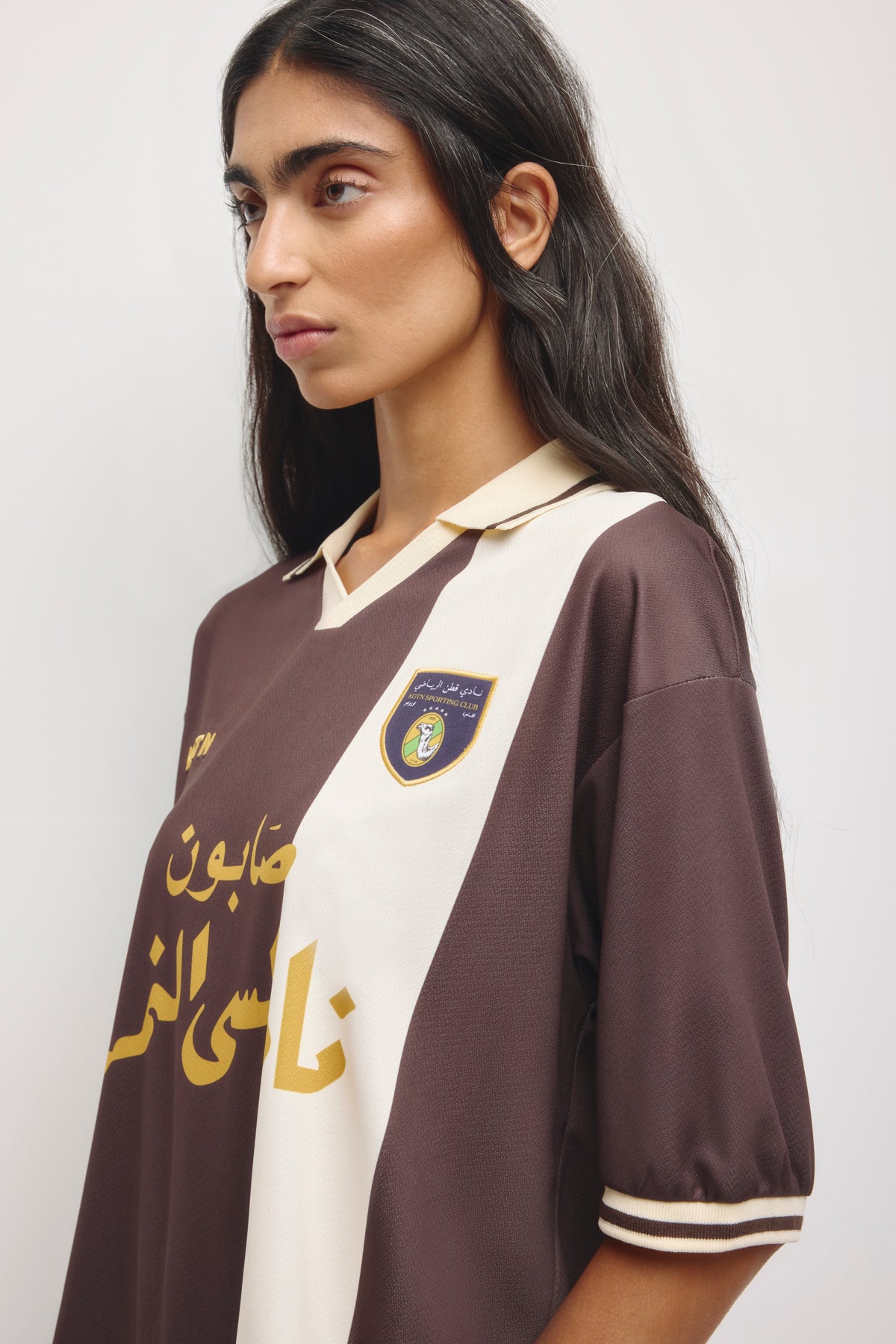 Maillot de football à manches courtes Kotn en espresso/Bouleau