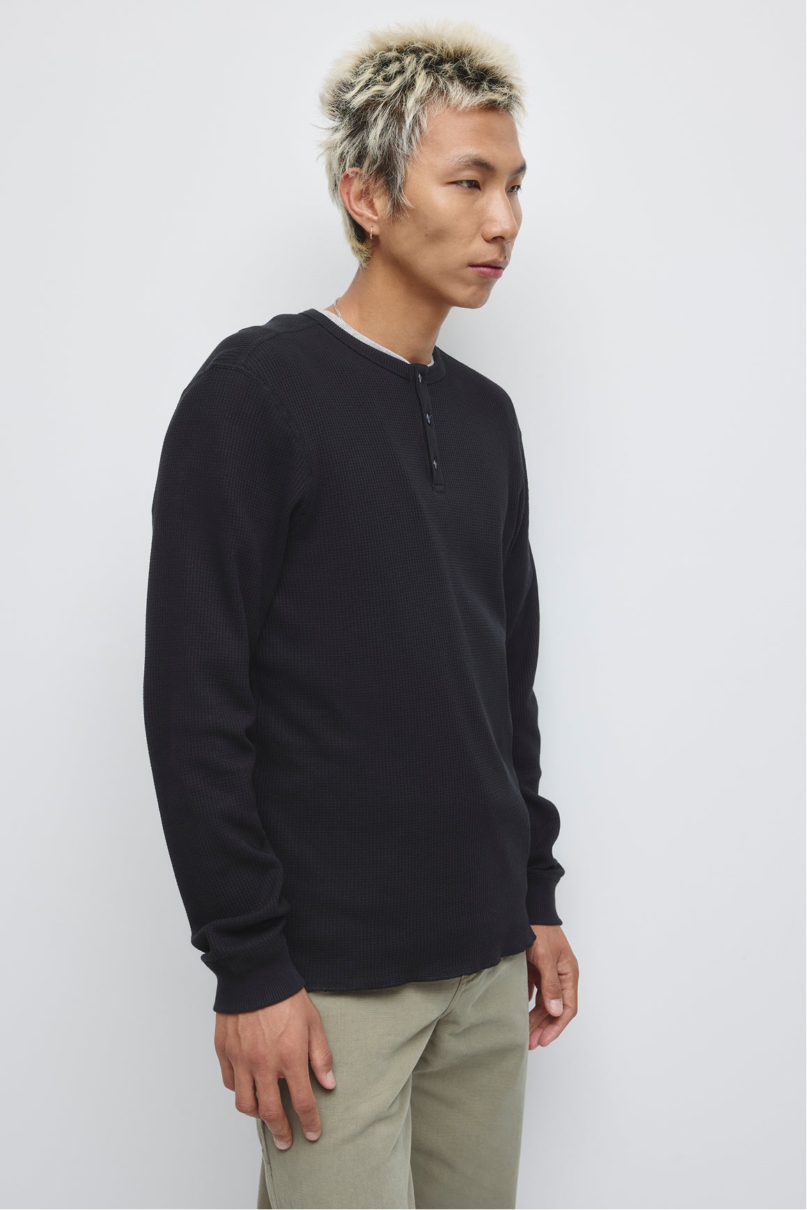 Le Atlas Waffle Henley pour homme en noir