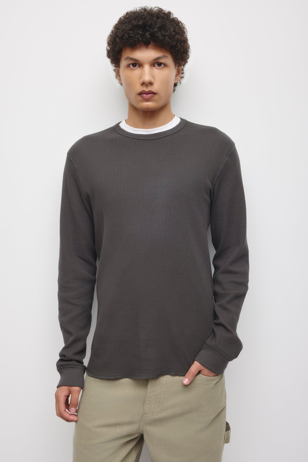 T-shirt à manches longues Atlas Crew pour hommes en presque noir