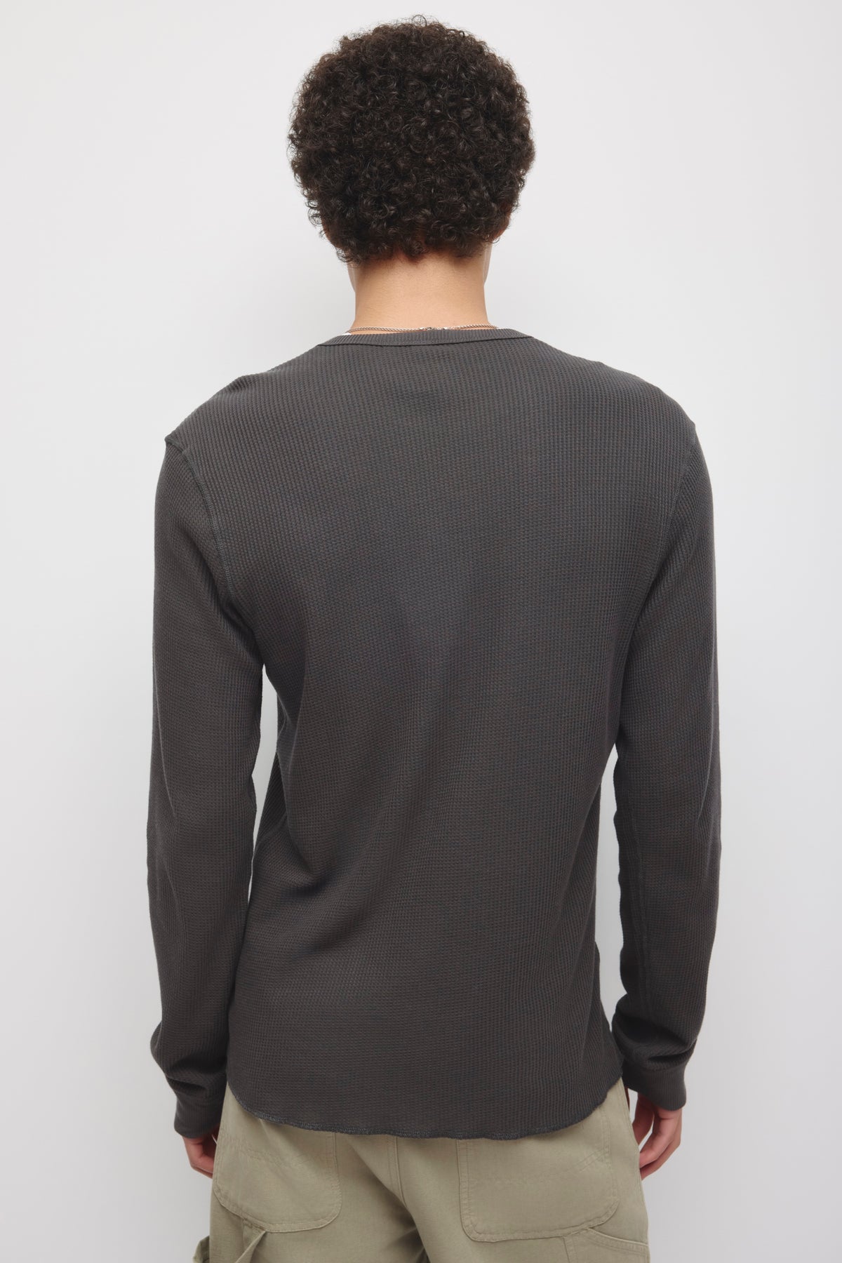 T-shirt à manches longues Atlas Crew pour hommes en presque noir