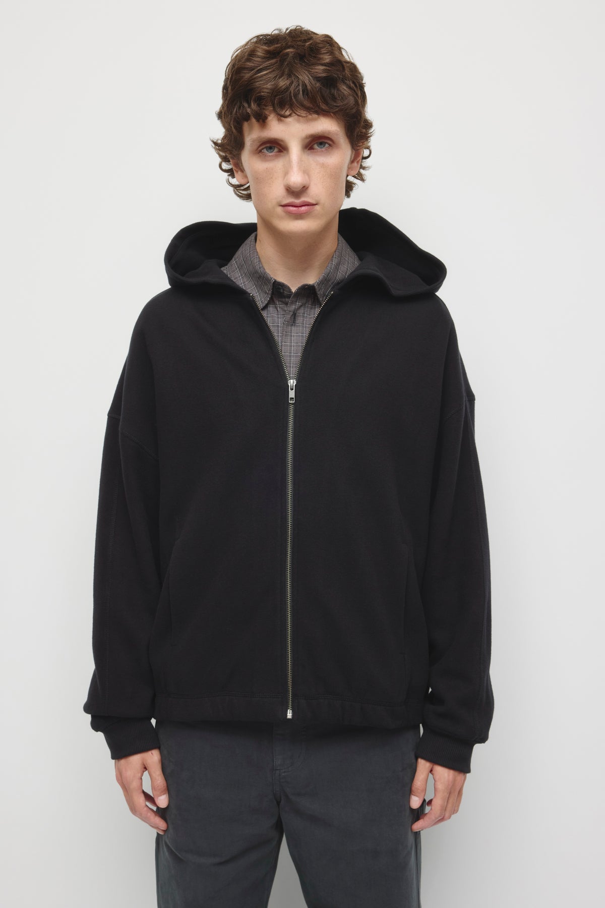Model is 6’0” and is wearing a size M.