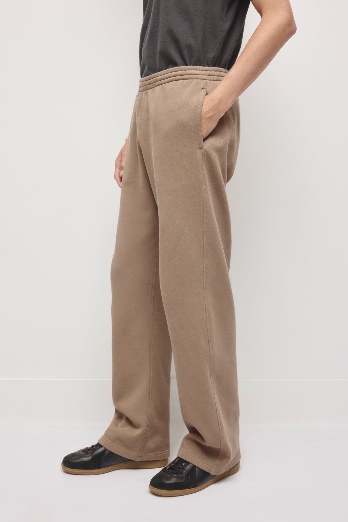 Men's Essential Straight Sweatpant in Taupe