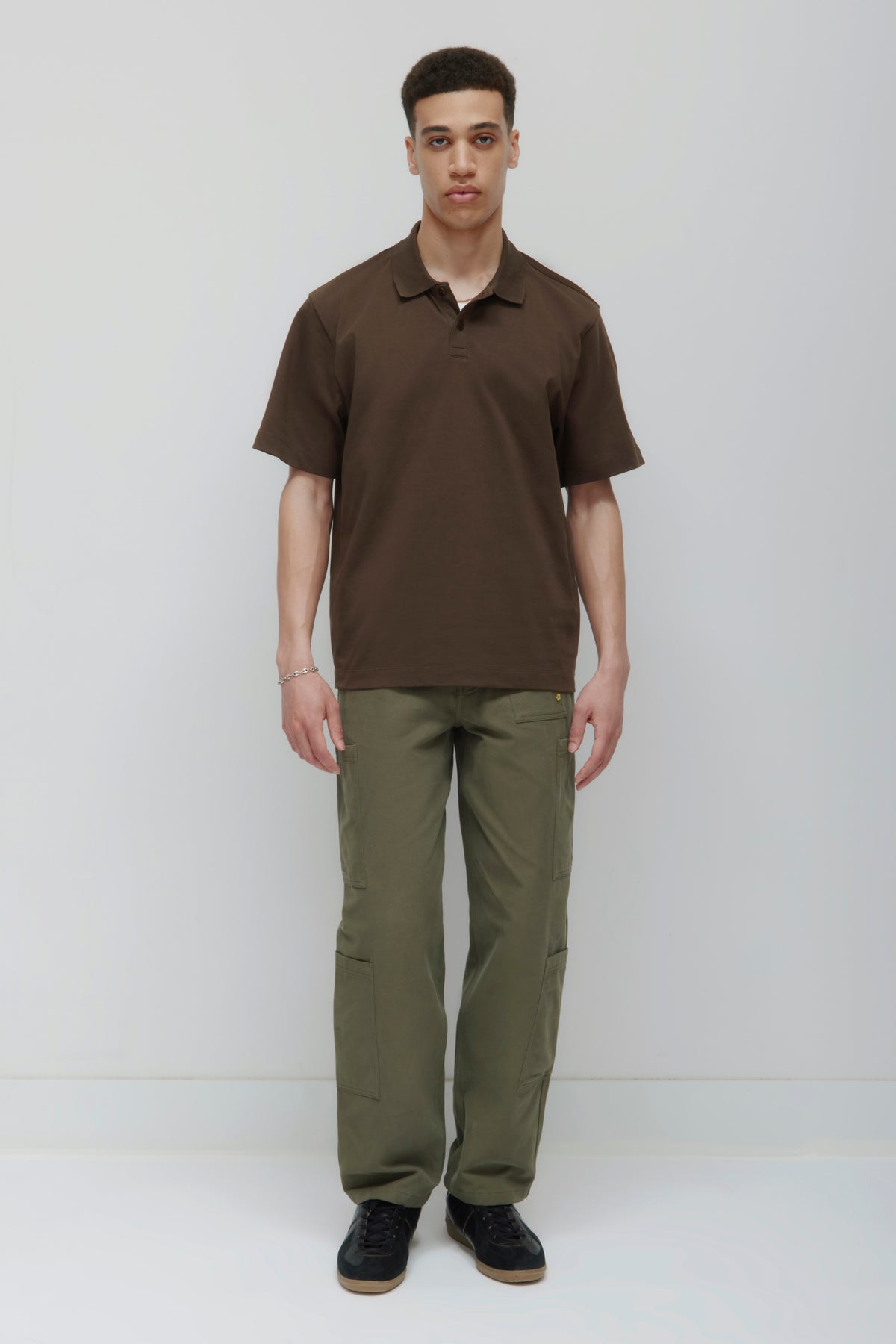 Model is 6'0.5' and is wearing a size 32.