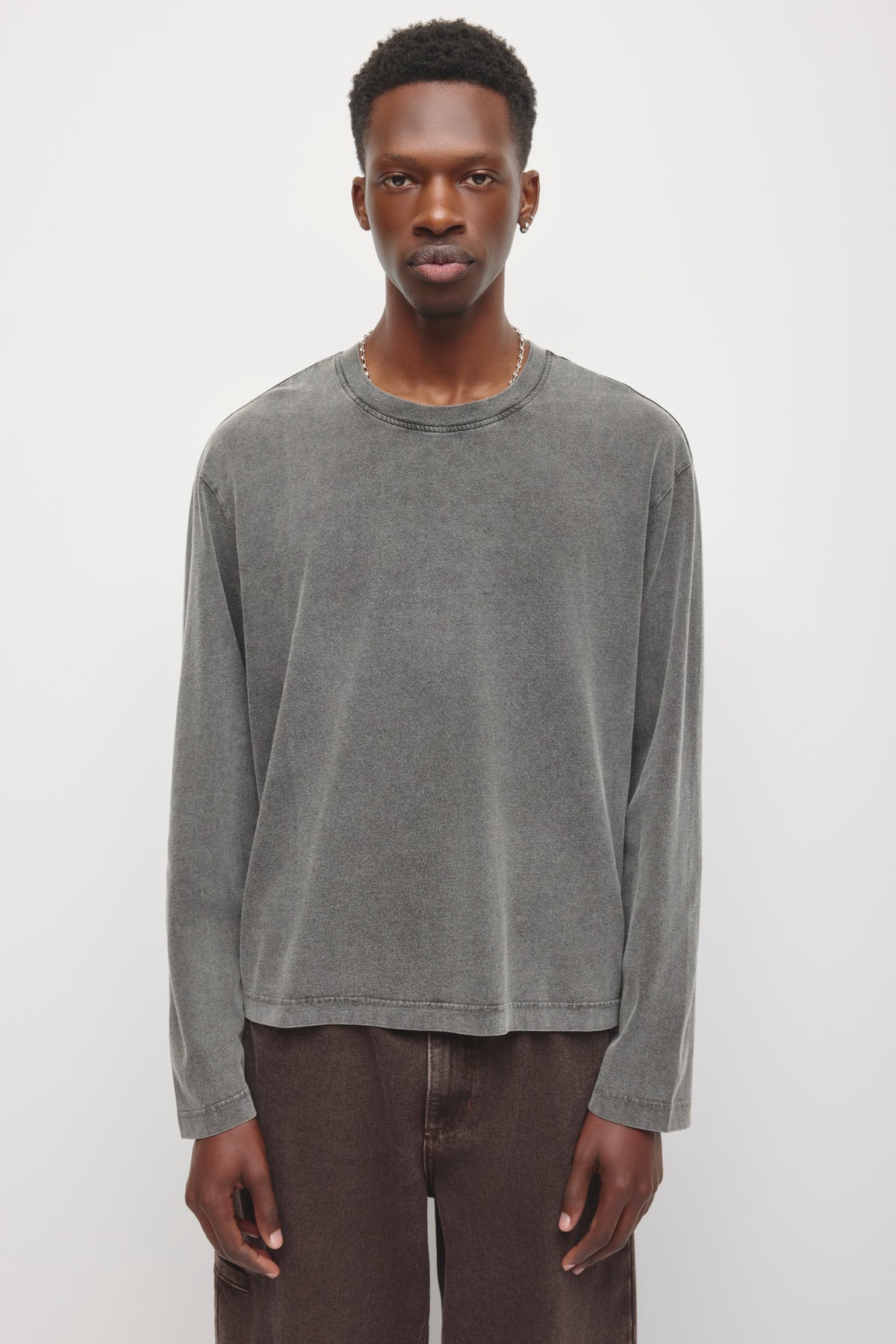 Model is 6'2 and is wearing size M.