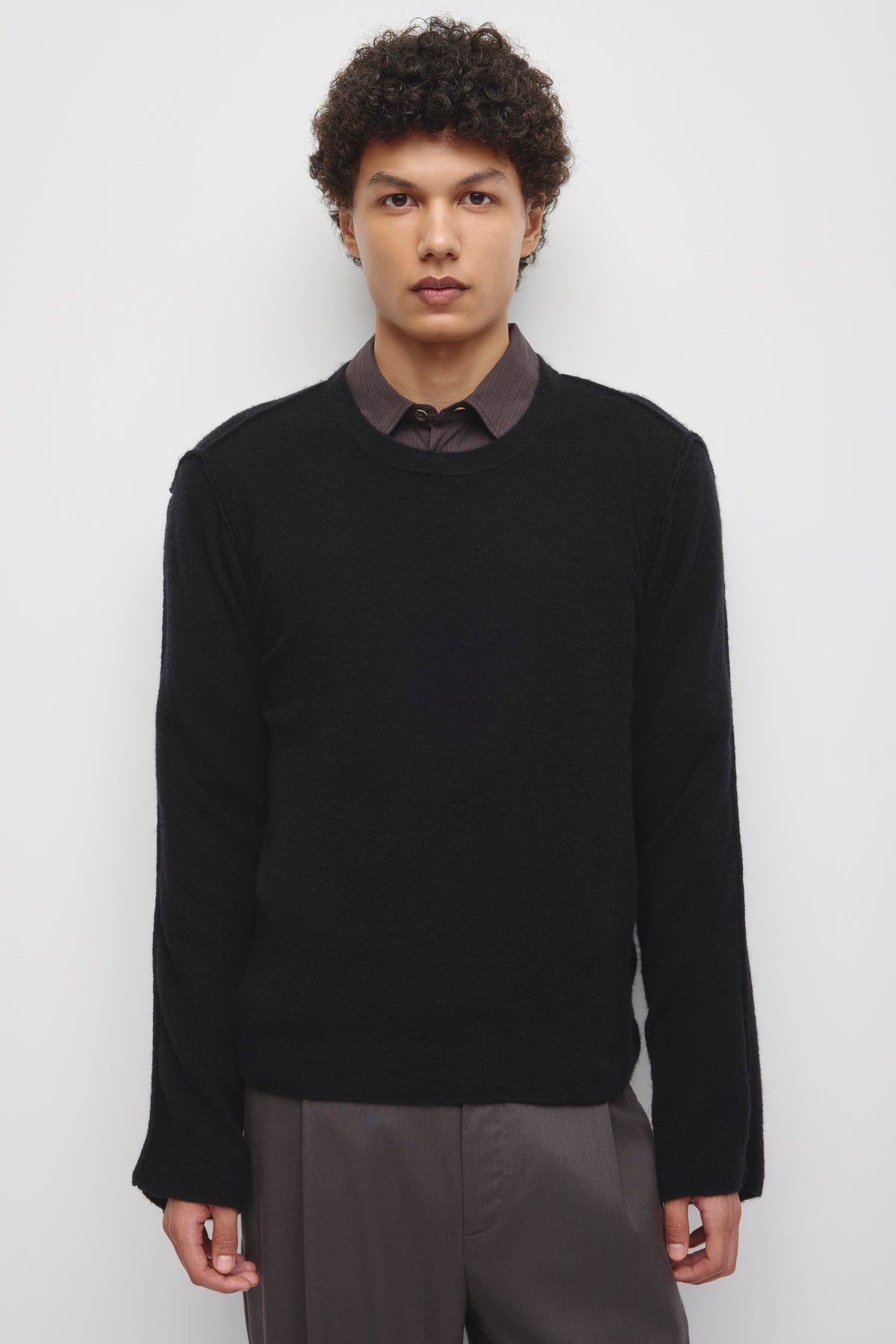 Model is 6’2” and is wearing a size M.