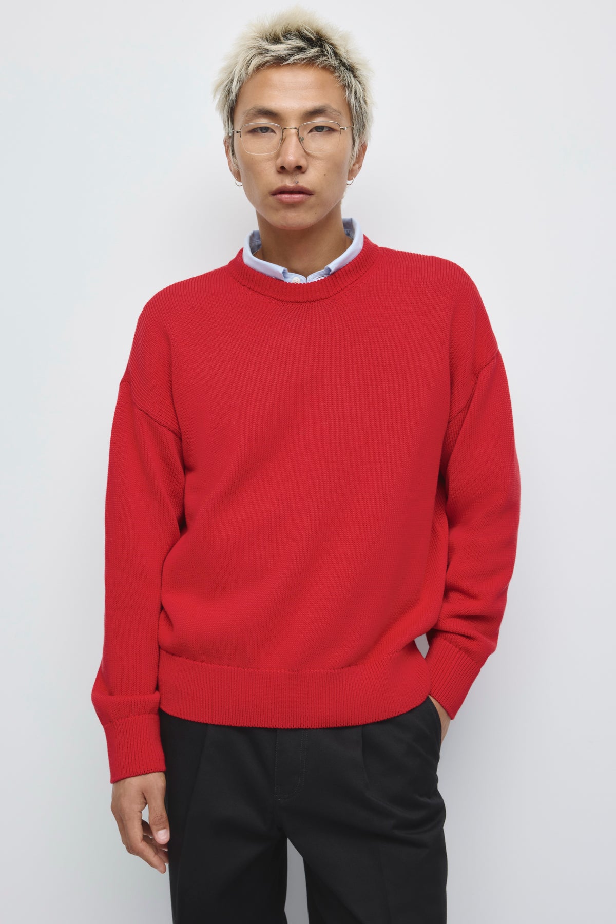 Model is 6’0” and is wearing a size M.