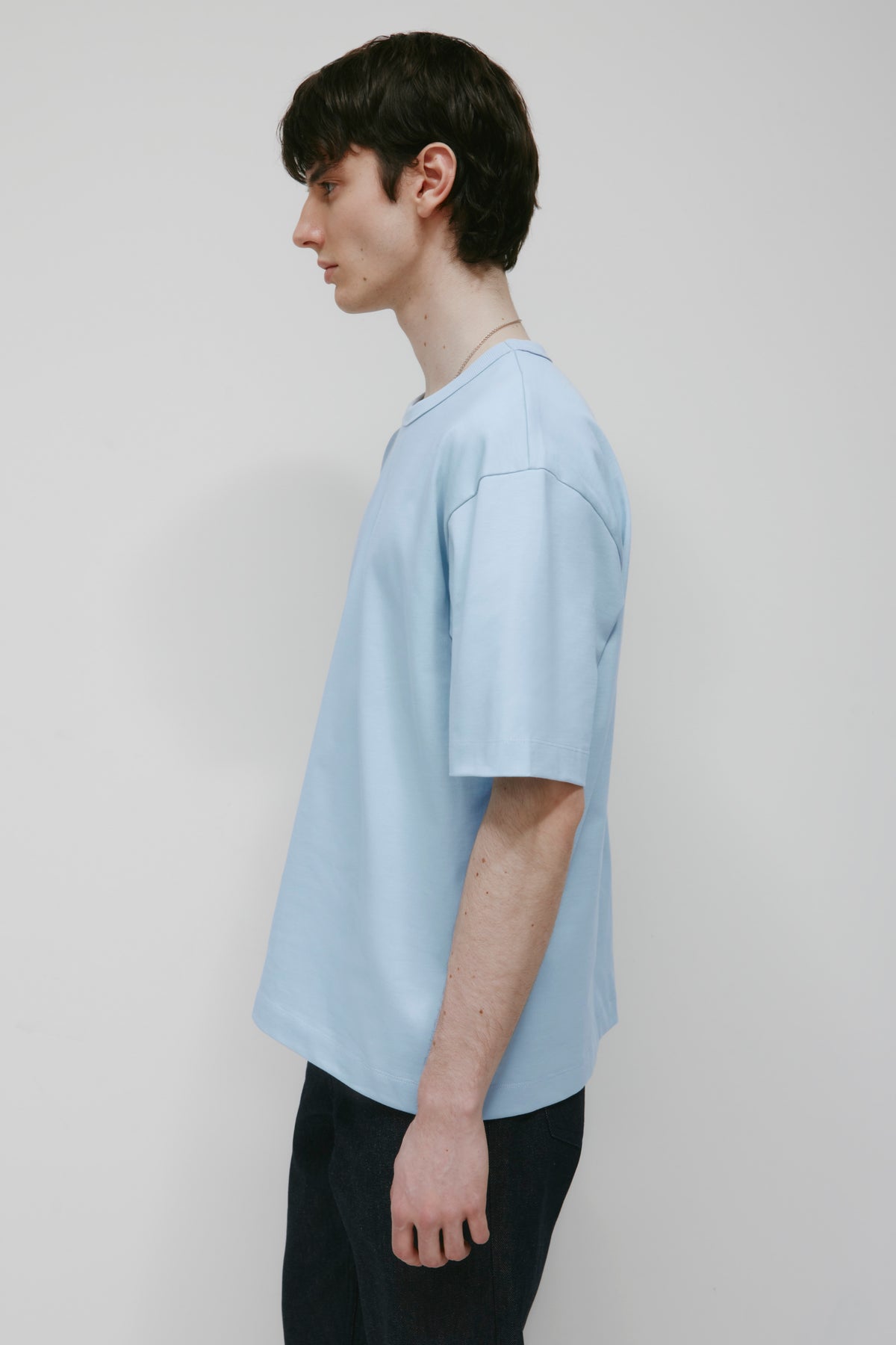 T-shirt à col rond pour homme en aura bleue
