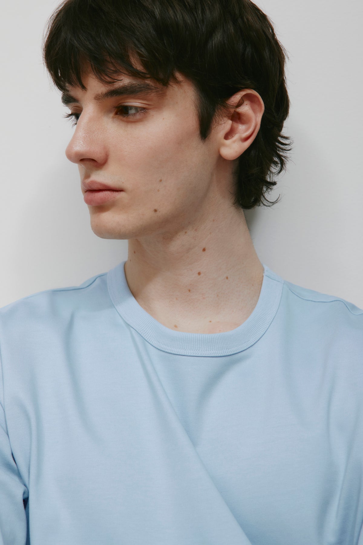 T-shirt à col rond pour homme en aura bleue