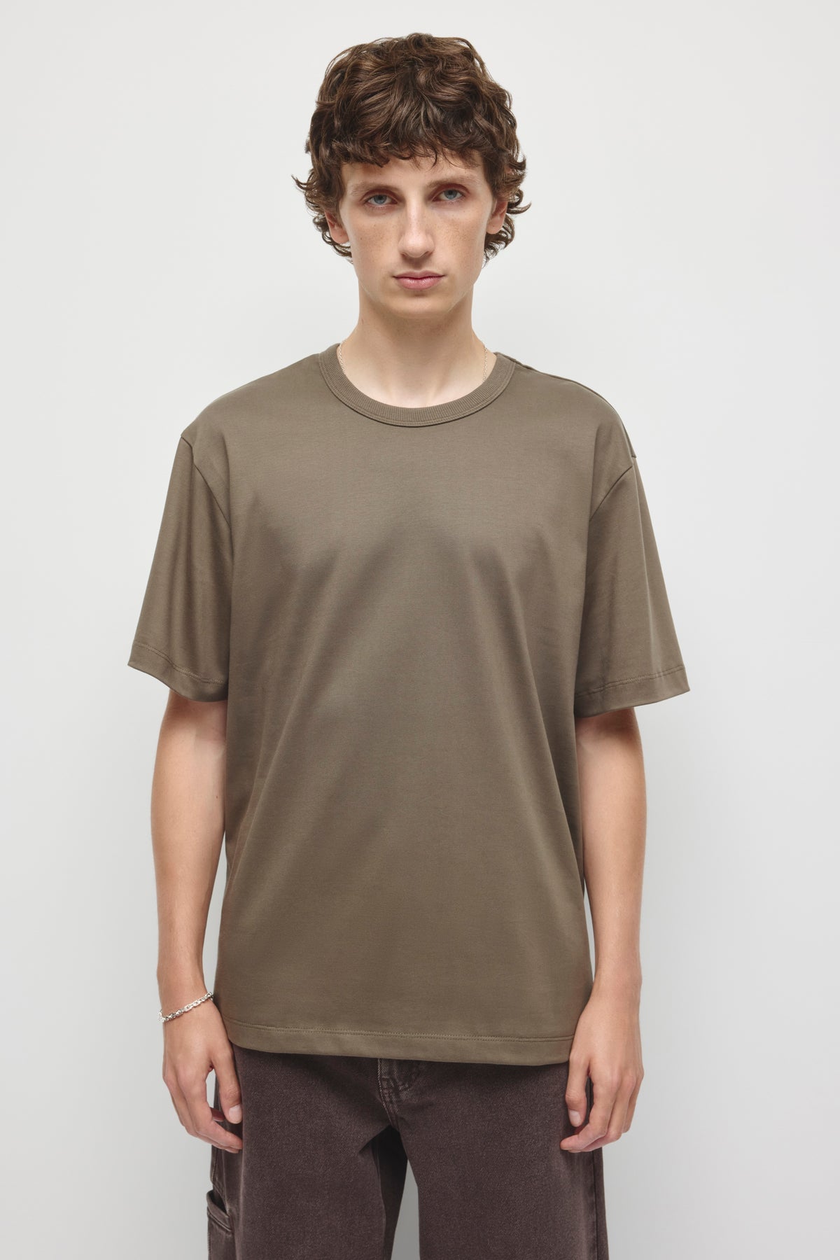 Model is 6’0” and is wearing a size M.