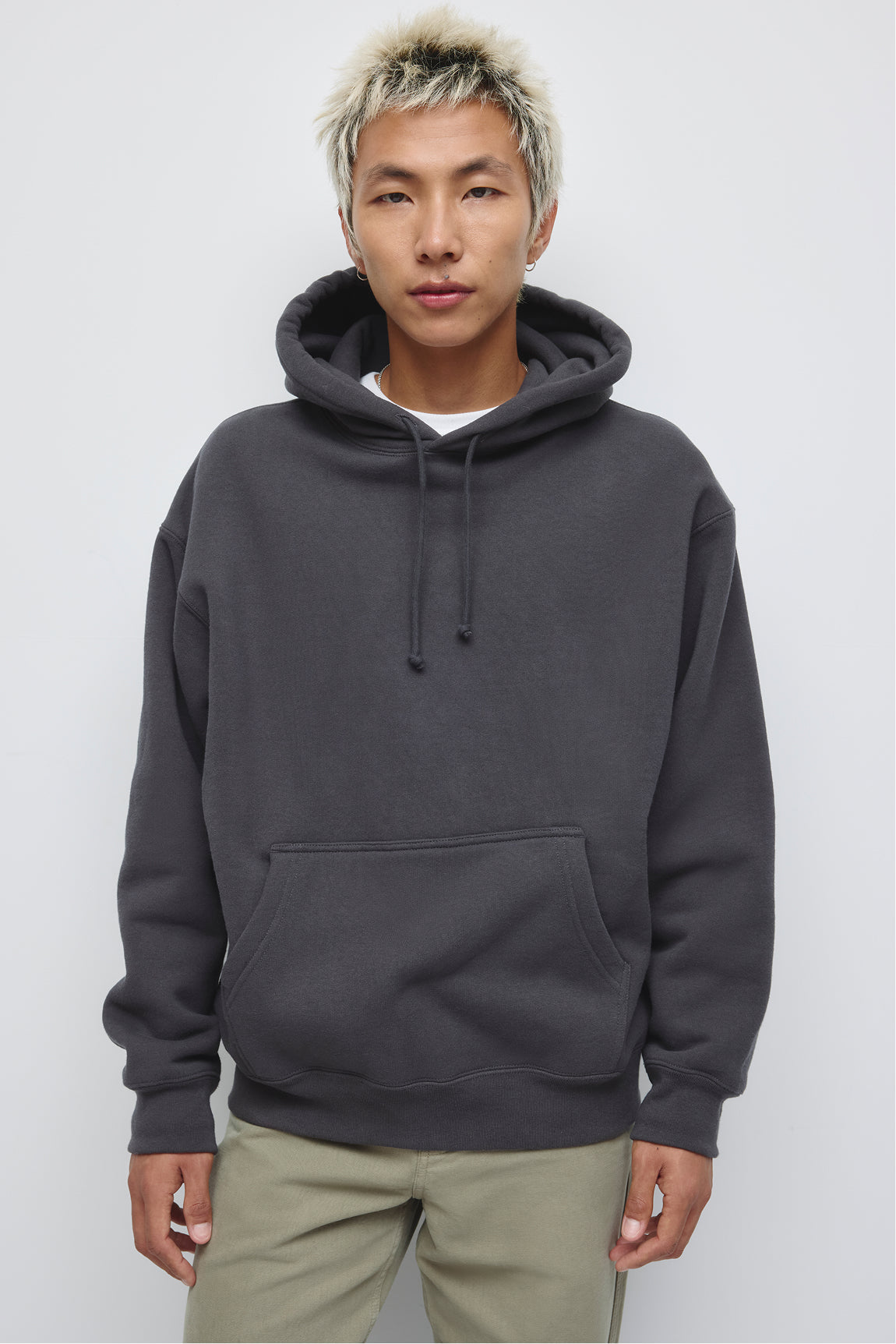Sweat à capuche épais pour homme en presque noir