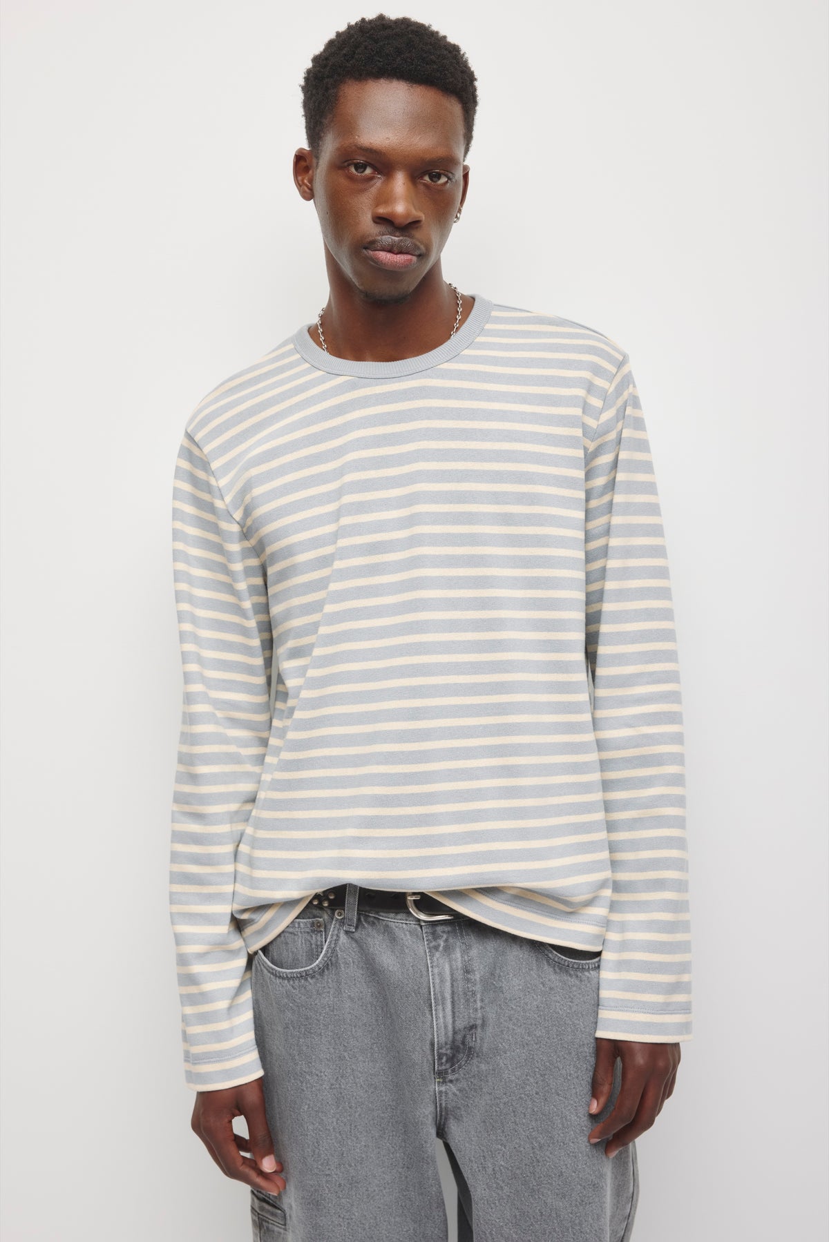 Model is 6'2 and is wearing size L.