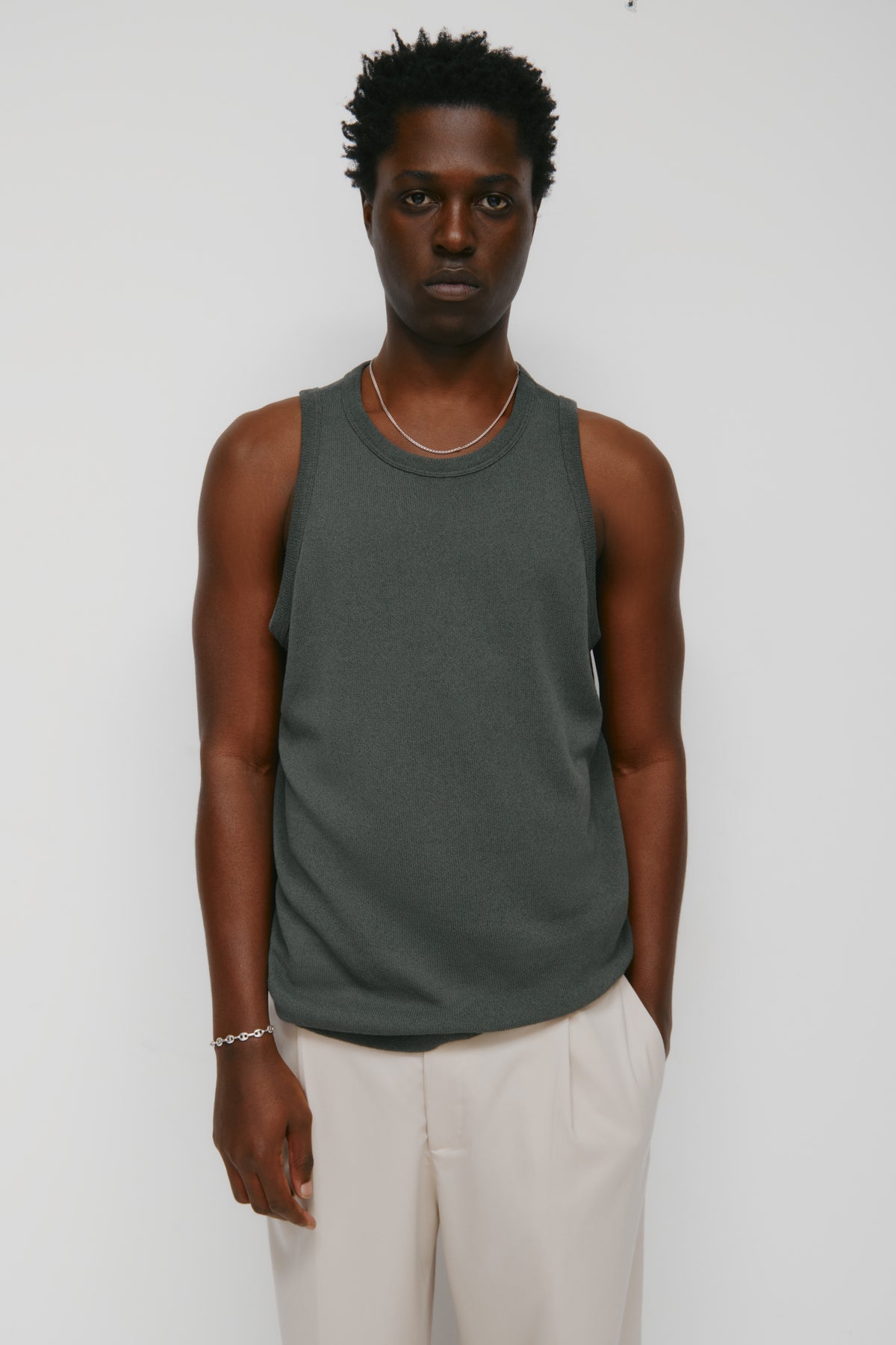 Model is 6'2" and is wearing a size L.