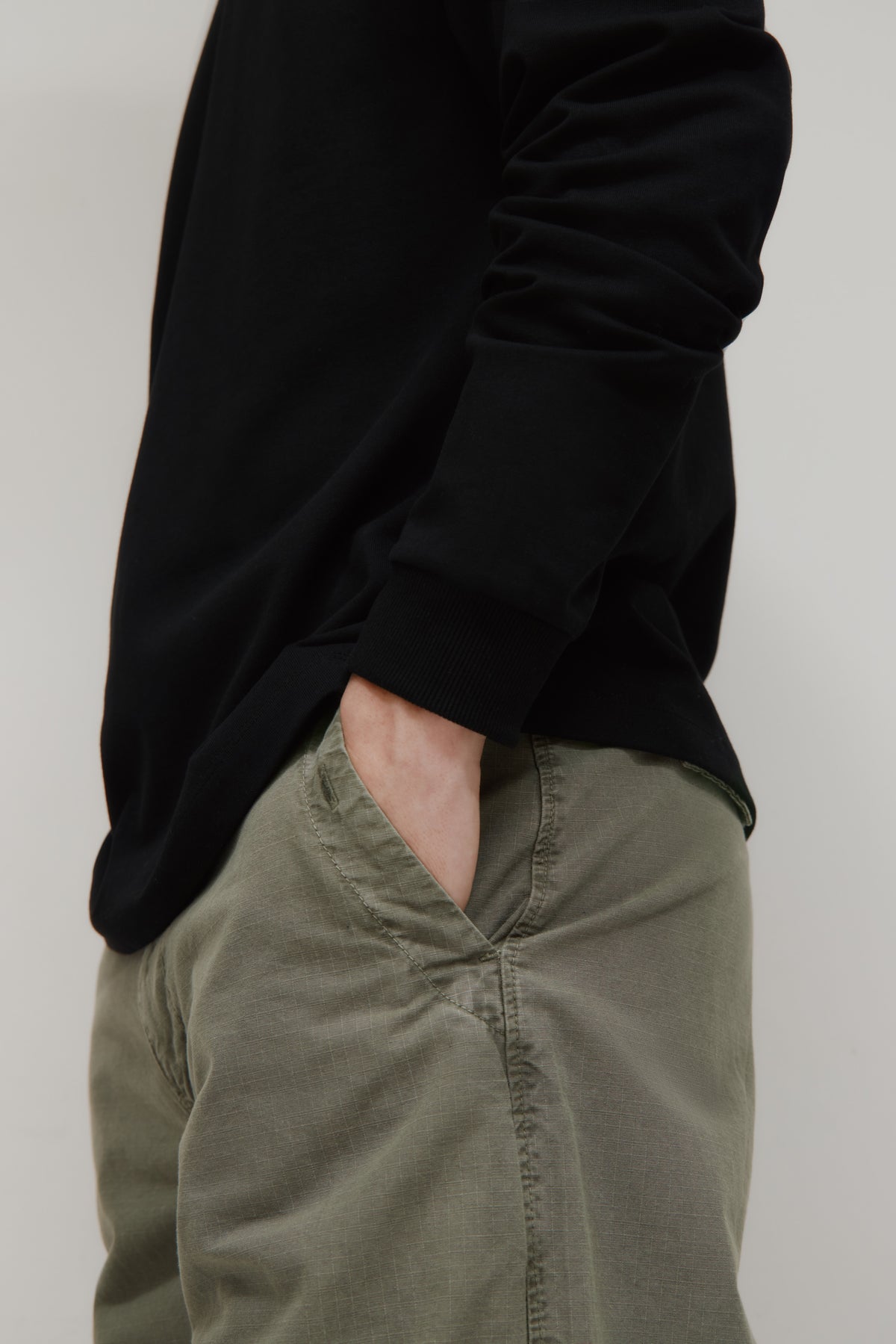 T-shirt à manches longues d'épaisseur moyenne pour hommes en noir