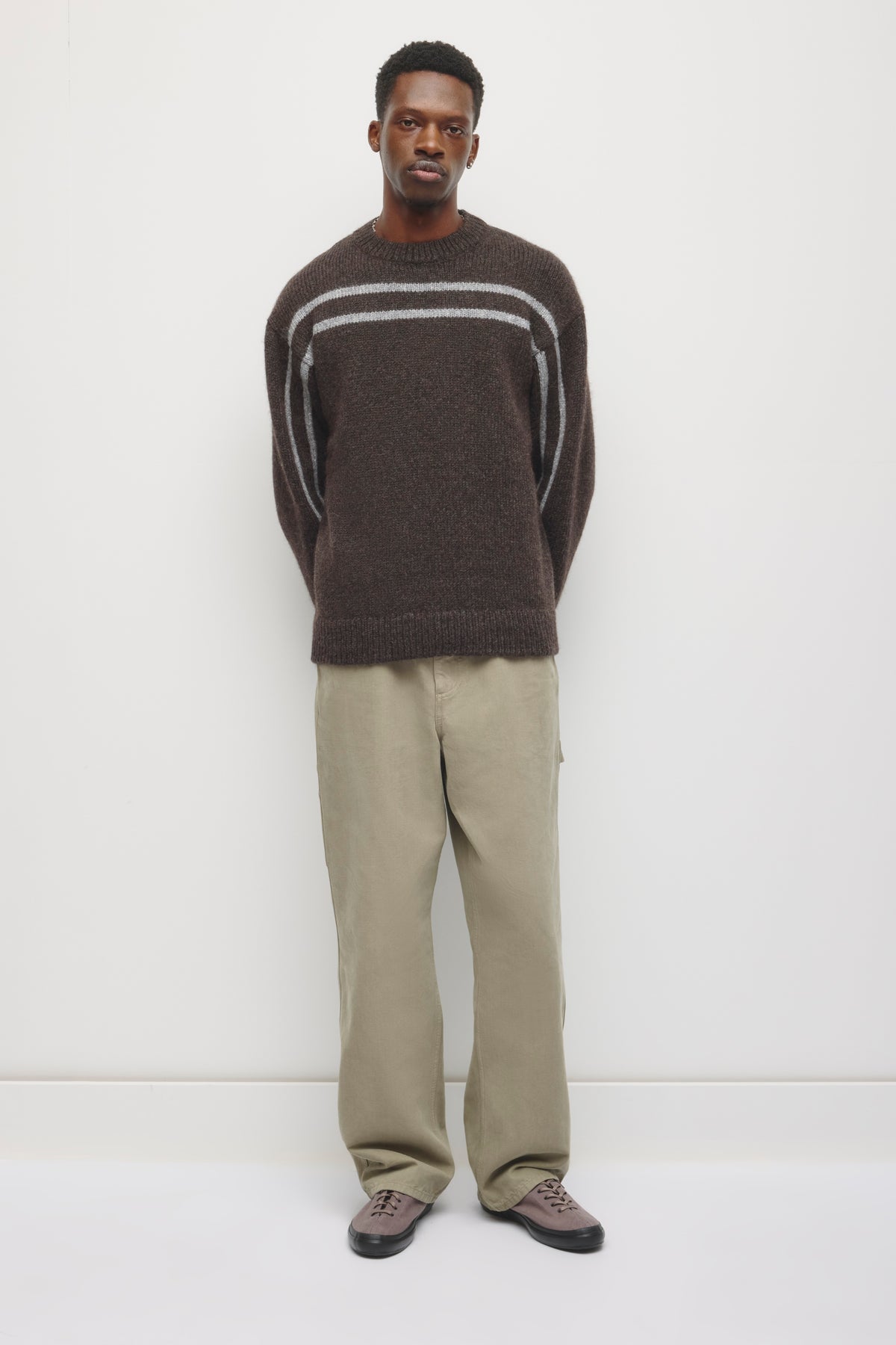 Model is 6'2 and is wearing size 32.