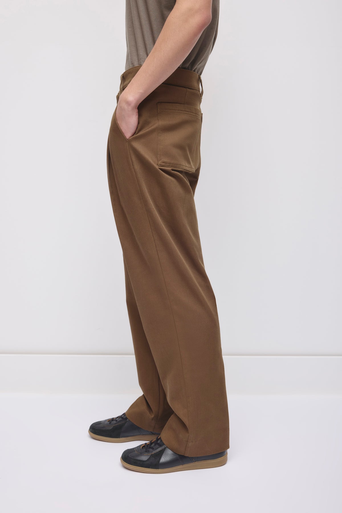 Men's Nilus Trouser in Walnut