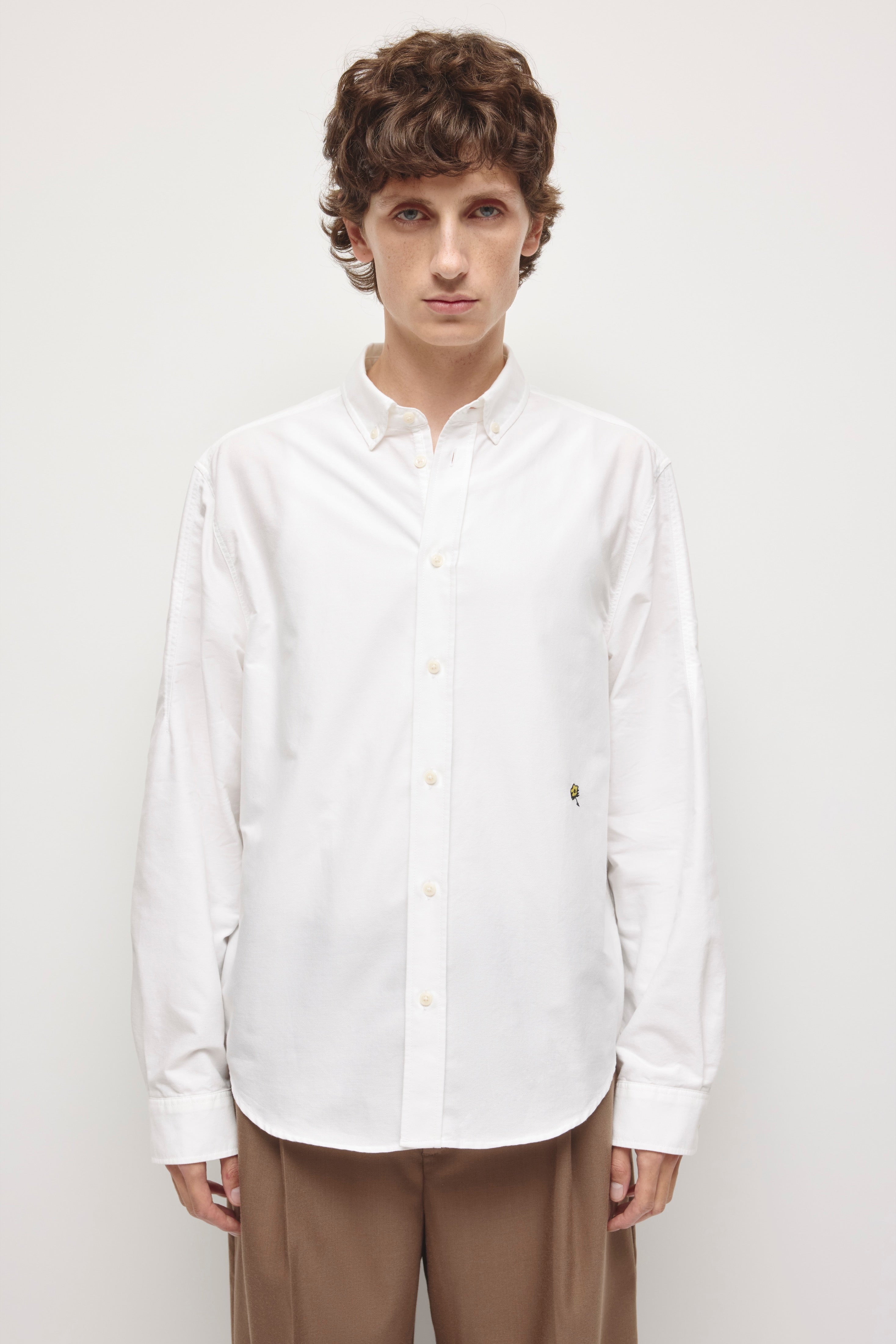 Chemise classique Oxford pour hommes en blanc