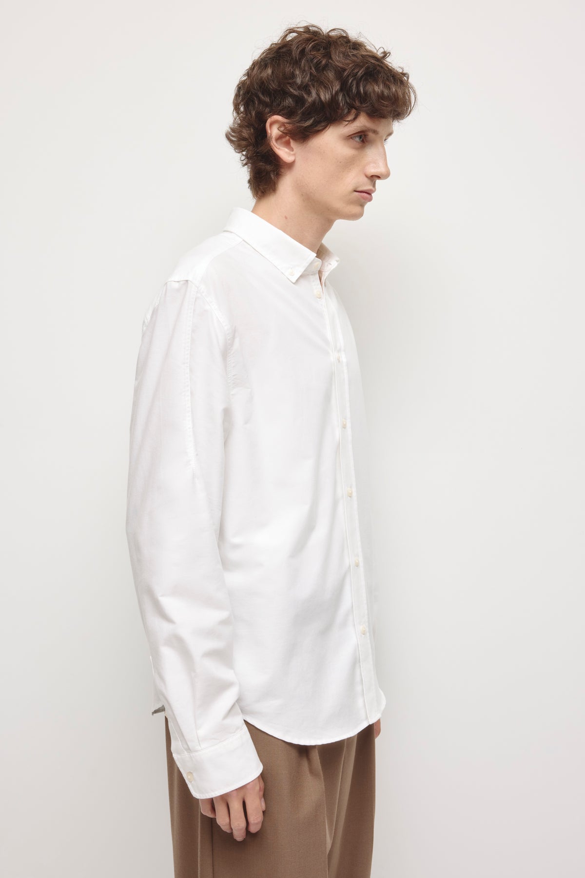 Chemise classique Oxford pour hommes en blanc