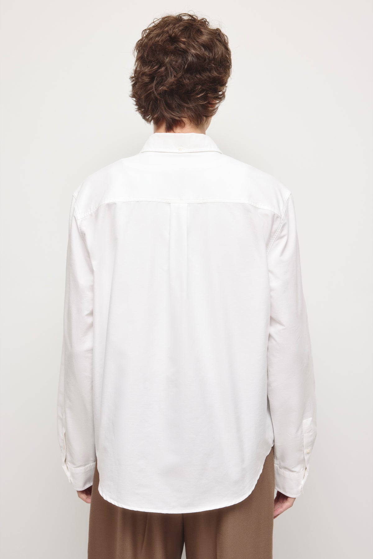 Chemise classique Oxford pour hommes en blanc