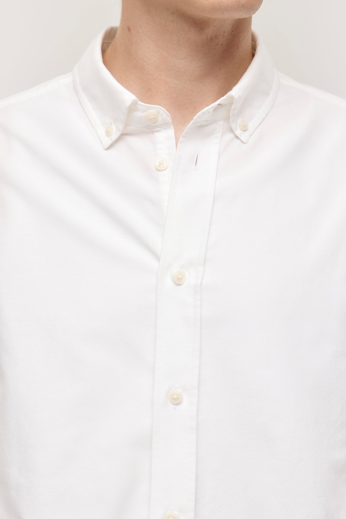 Chemise classique Oxford pour hommes en blanc