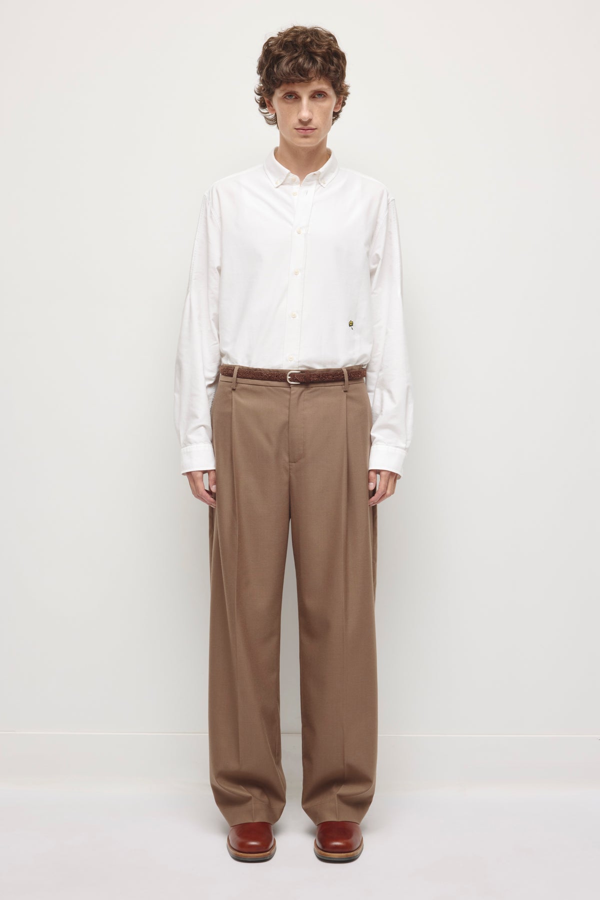 Chemise classique Oxford pour hommes en blanc