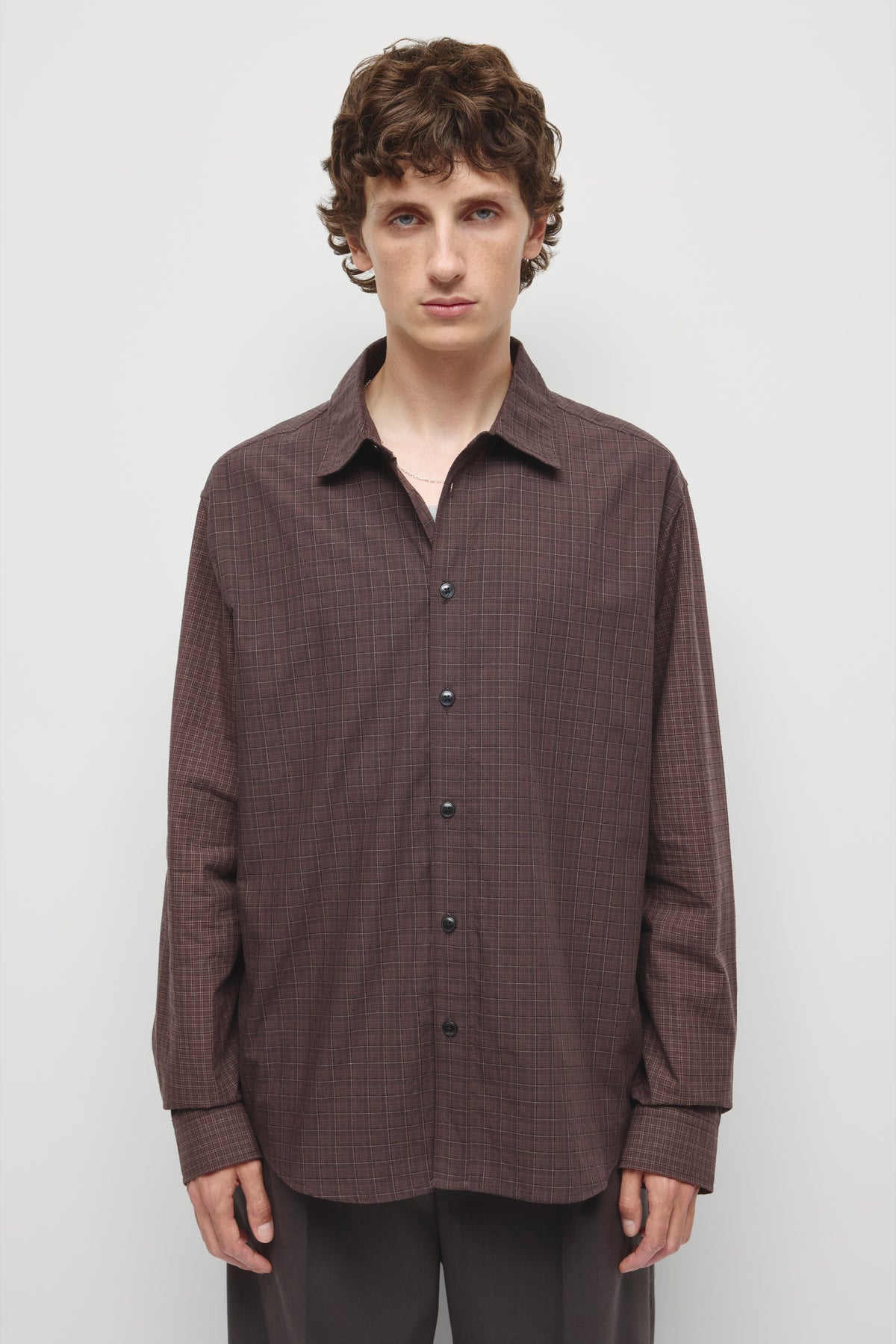 Model is 6’0” and is wearing a size M.