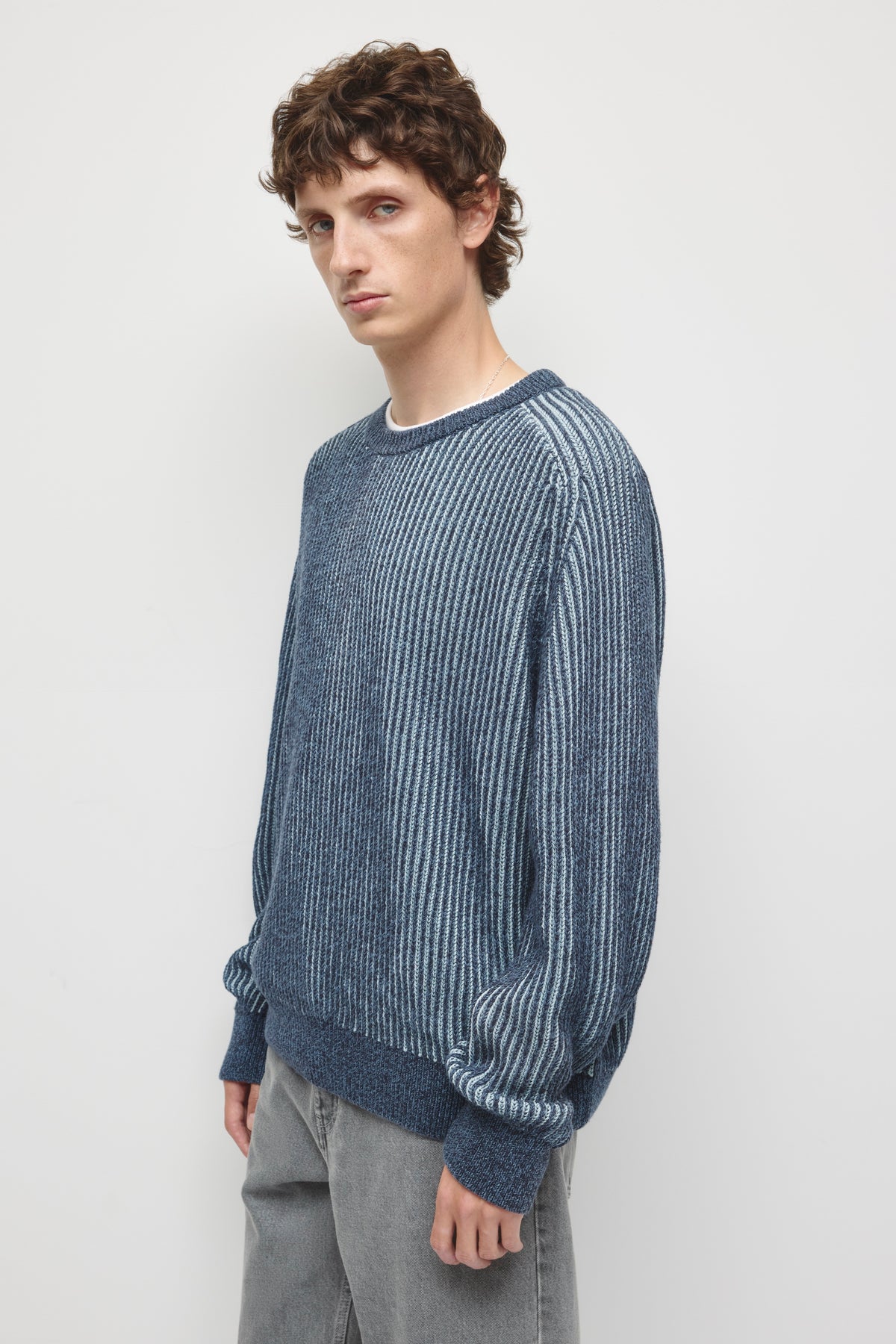 Pull à col rond côtelé pour homme en marine nuit/Ciel d'hiver