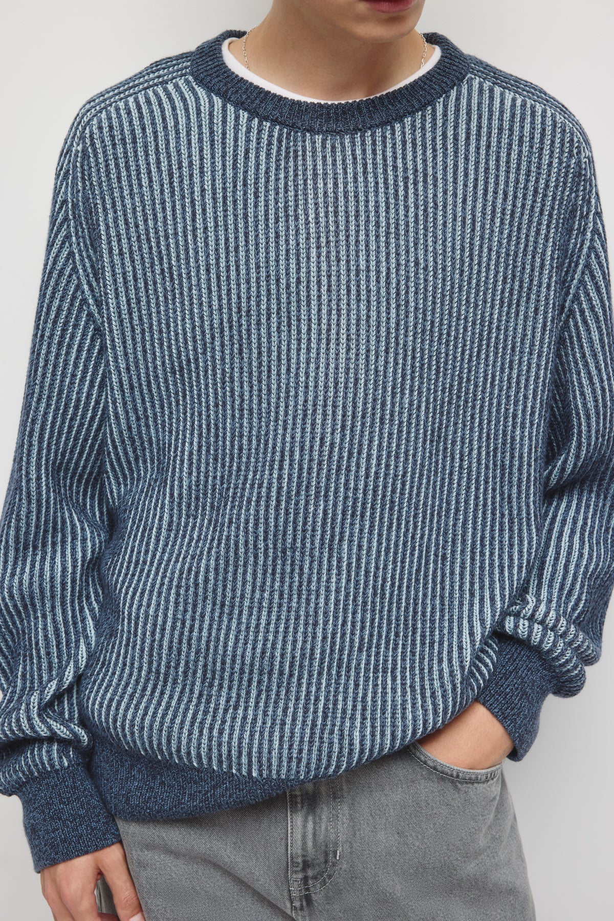 Pull à col rond côtelé pour homme en marine nuit/Ciel d'hiver