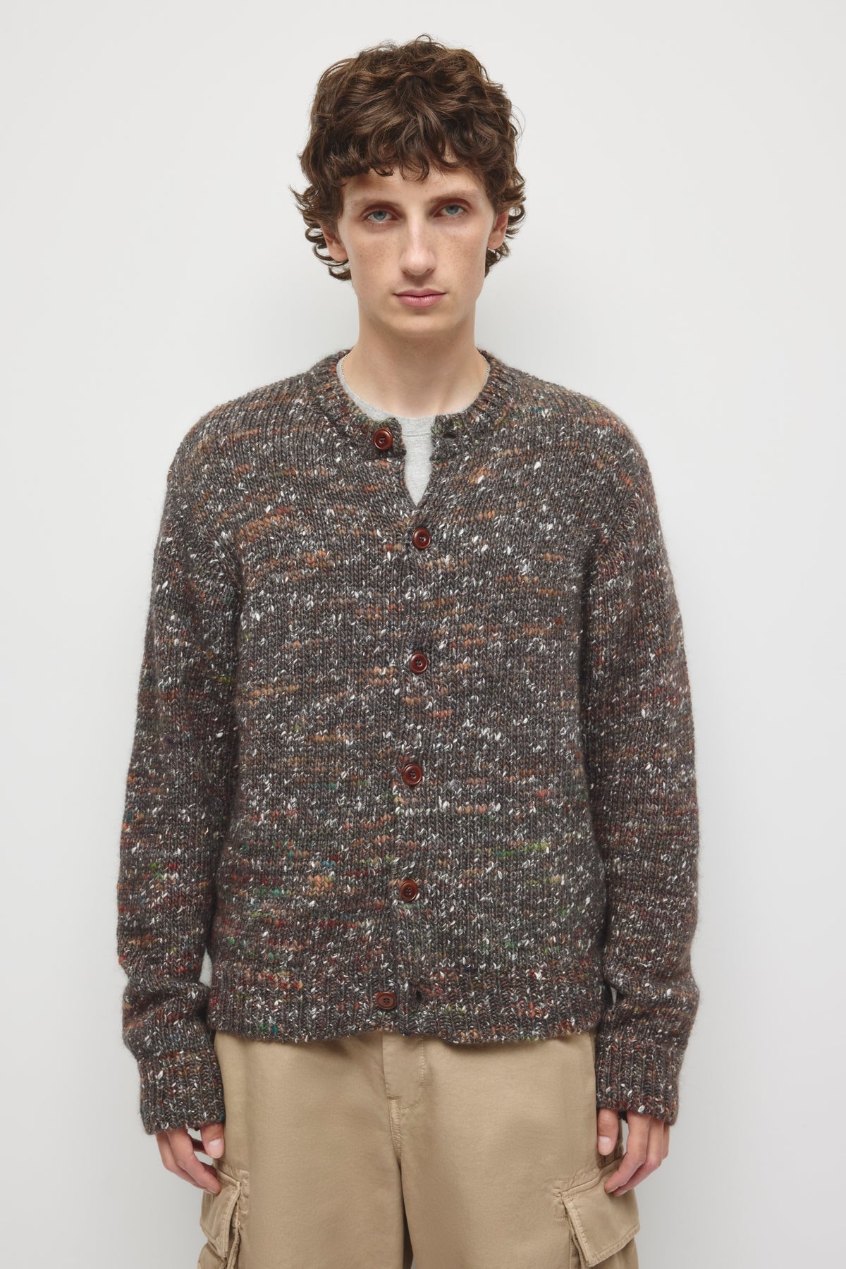 Model is 6’0” and is wearing a size M.