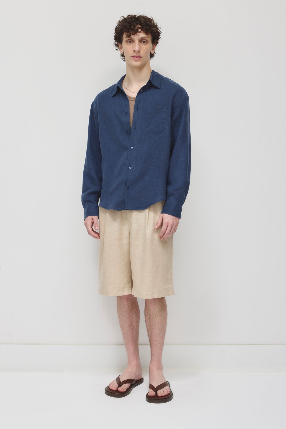 Chemise en lin Sila pour homme en indigo foncé