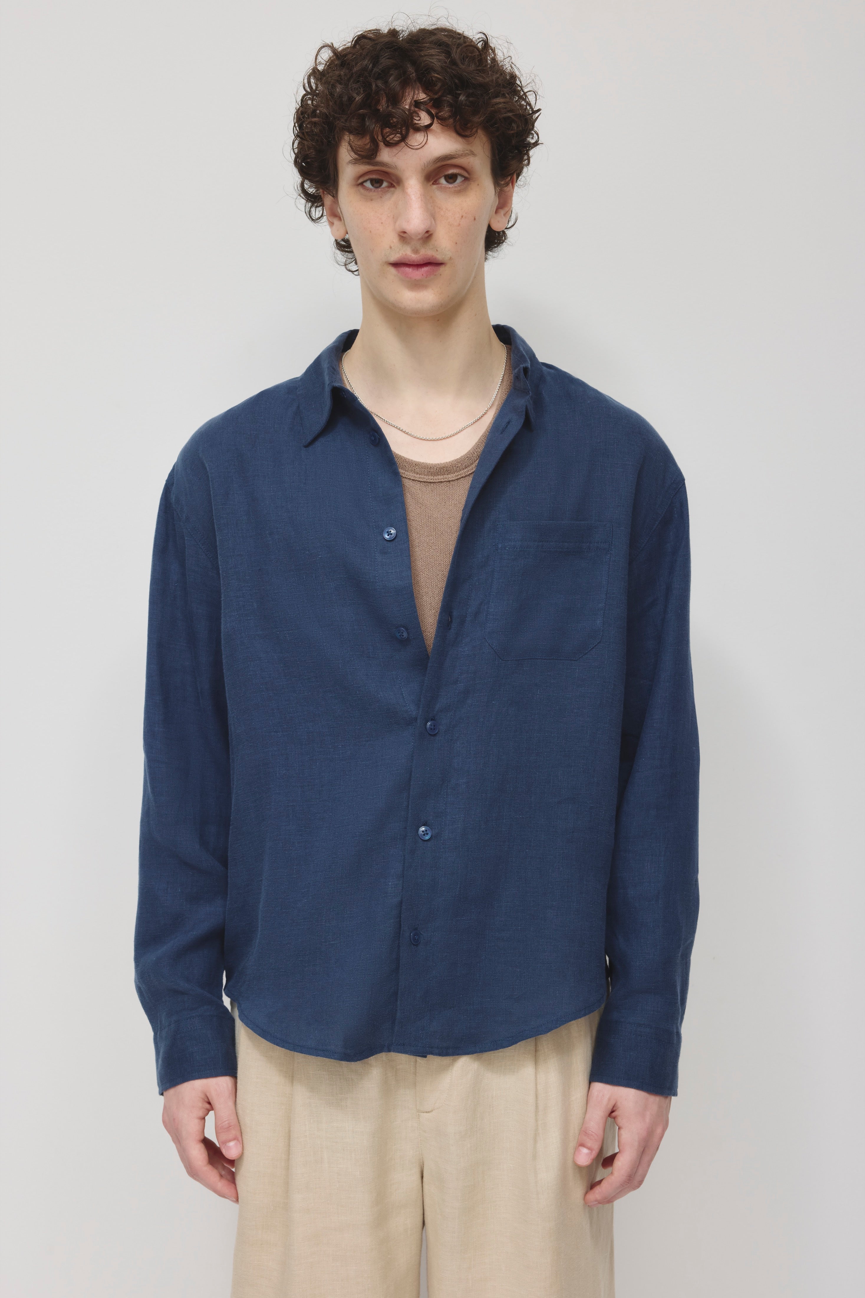 Chemise en lin Sila pour homme en indigo foncé