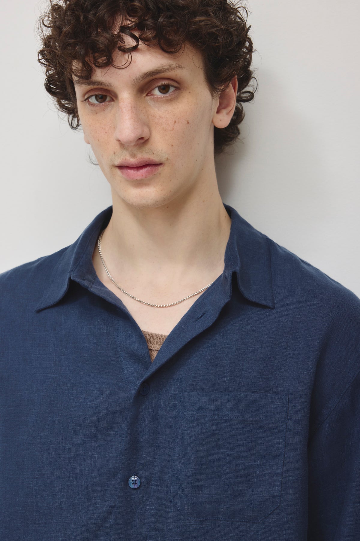 Chemise en lin Sila pour homme en indigo foncé