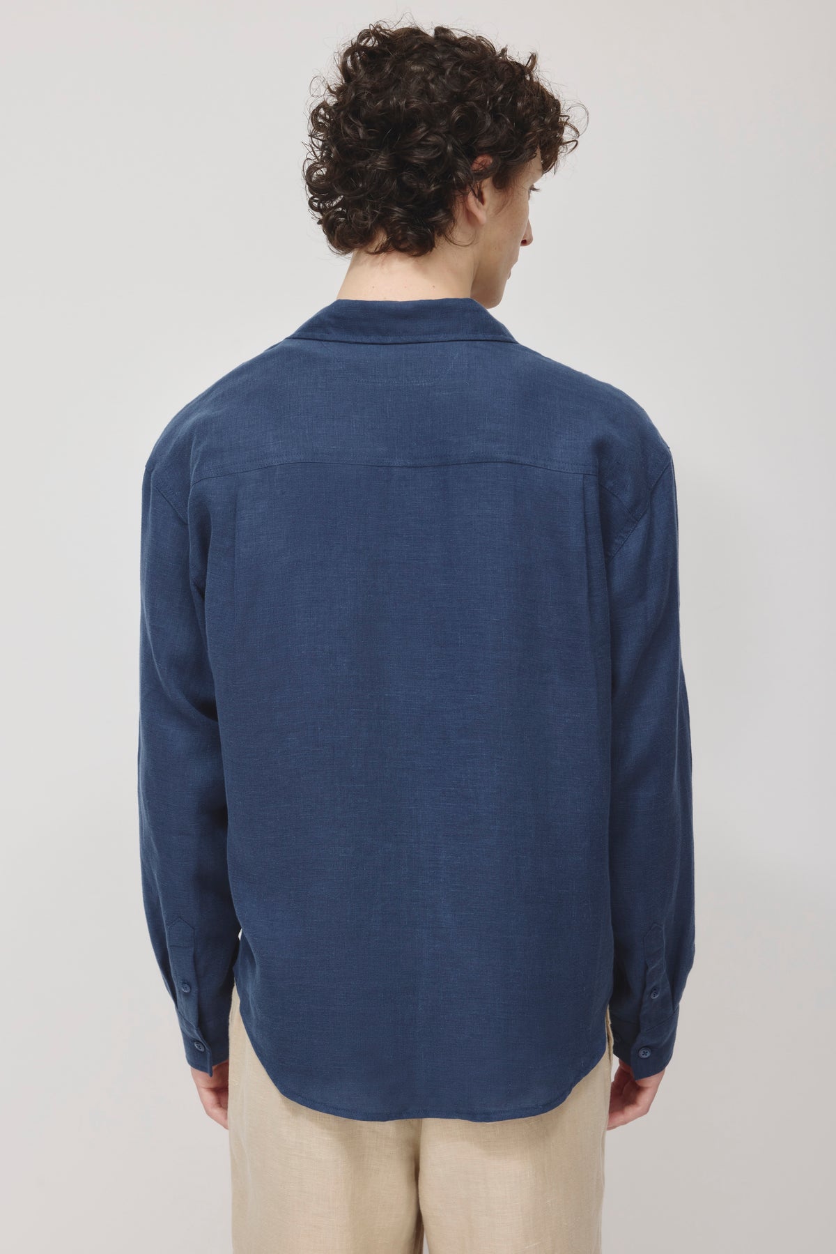 Chemise en lin Sila pour homme en indigo foncé