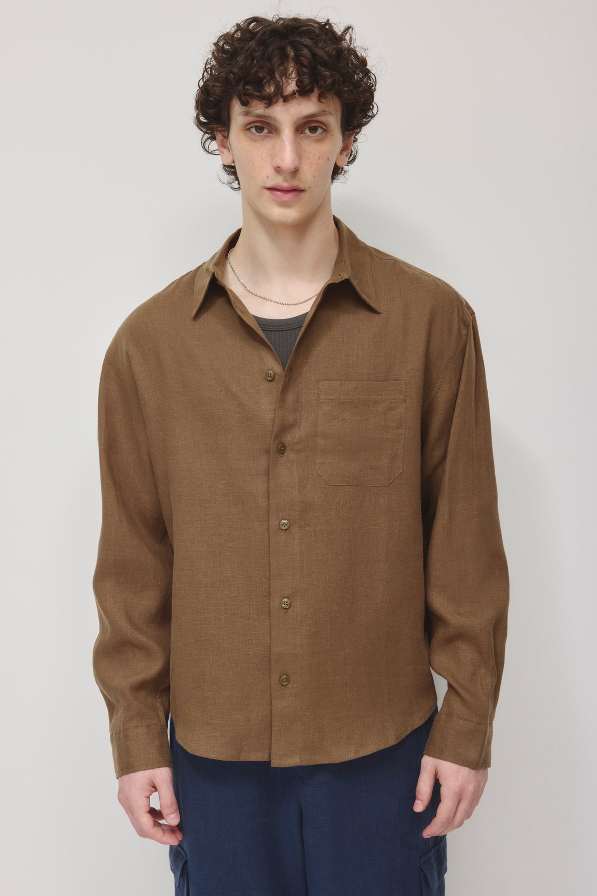 Model 6'0.5" and is wearing a size M.