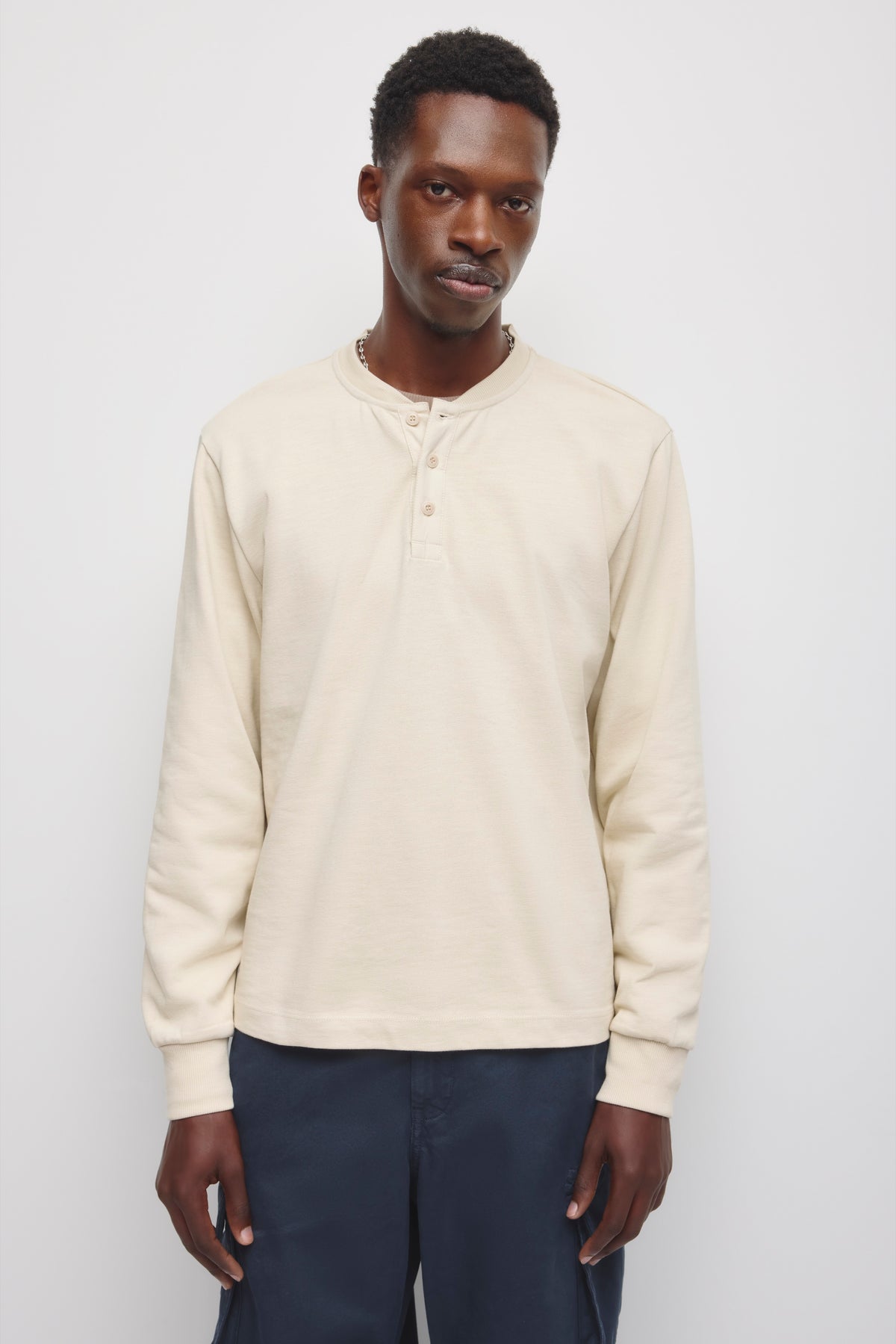 Model is 6’2” and is wearing a size M.